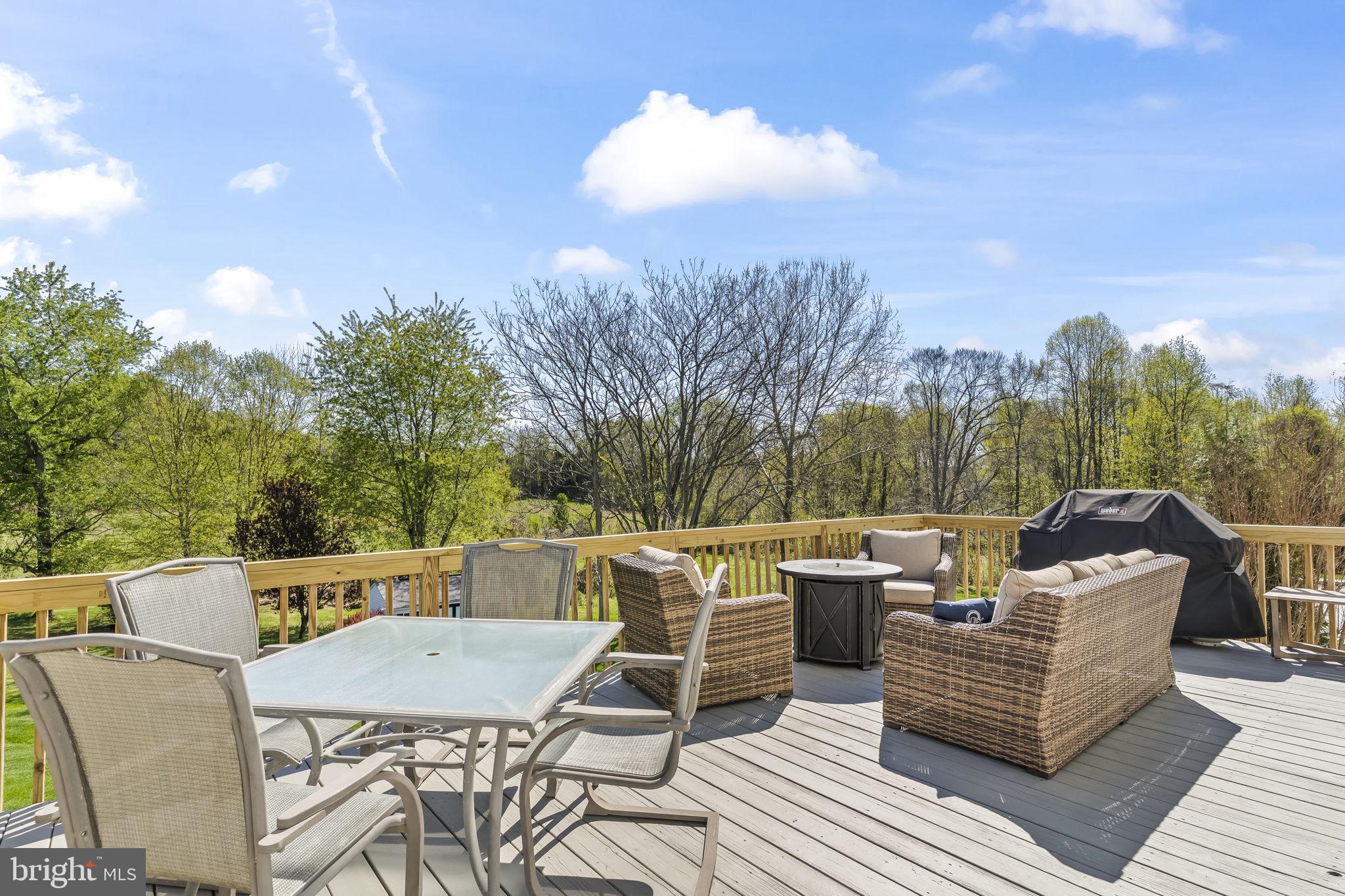 TWIN PONDS - Residential