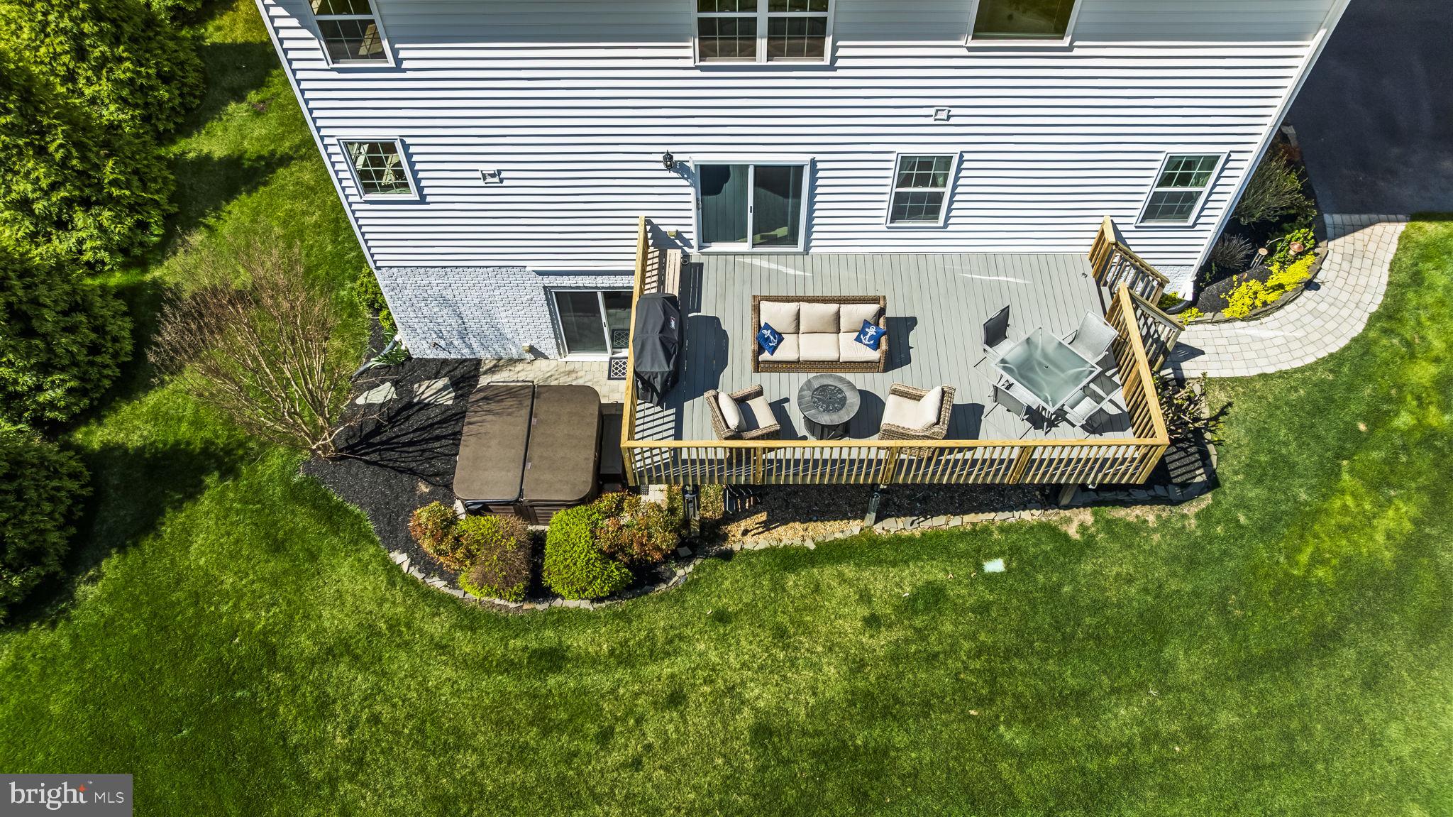 TWIN PONDS - Residential