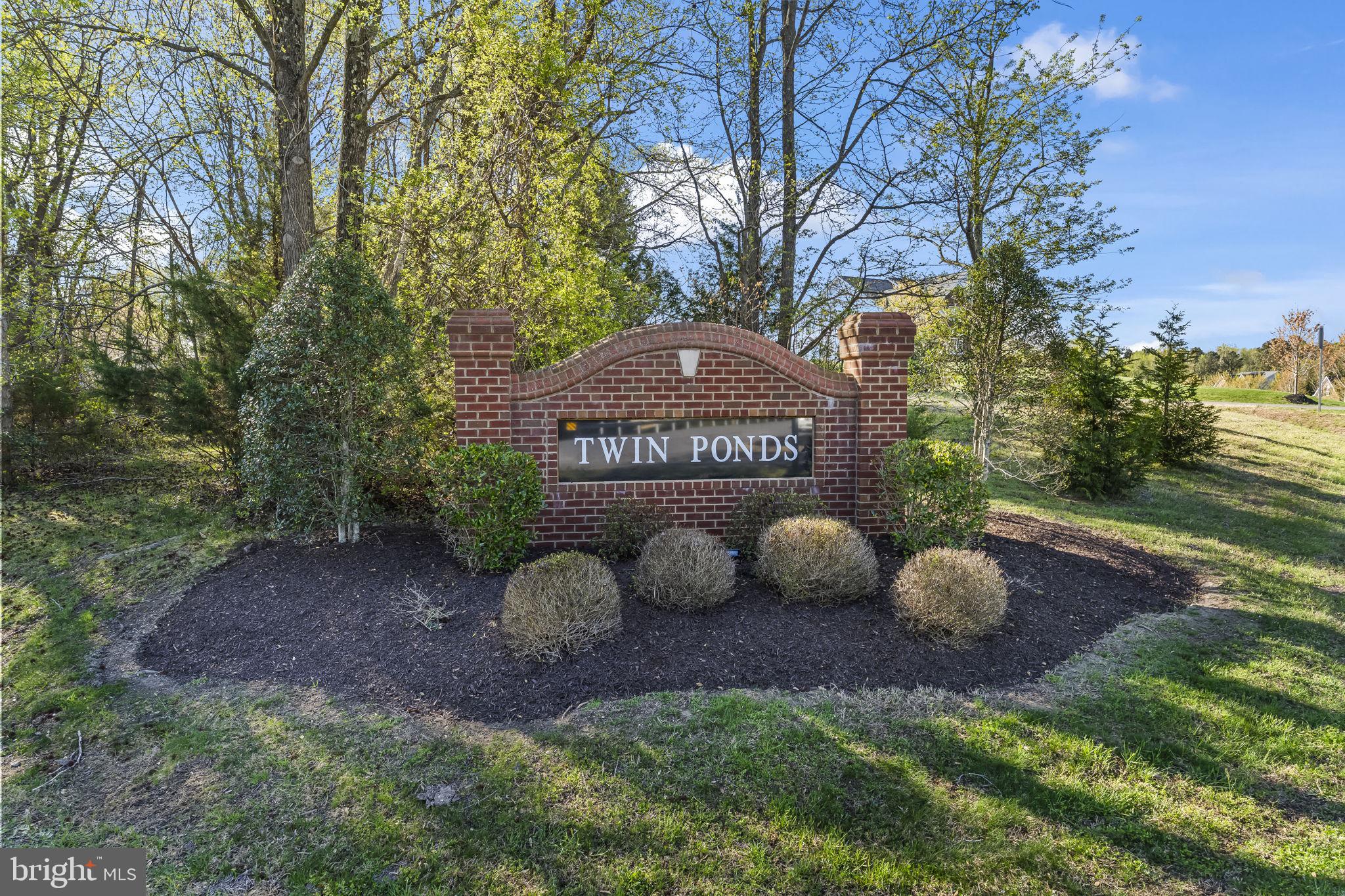 TWIN PONDS - Residential