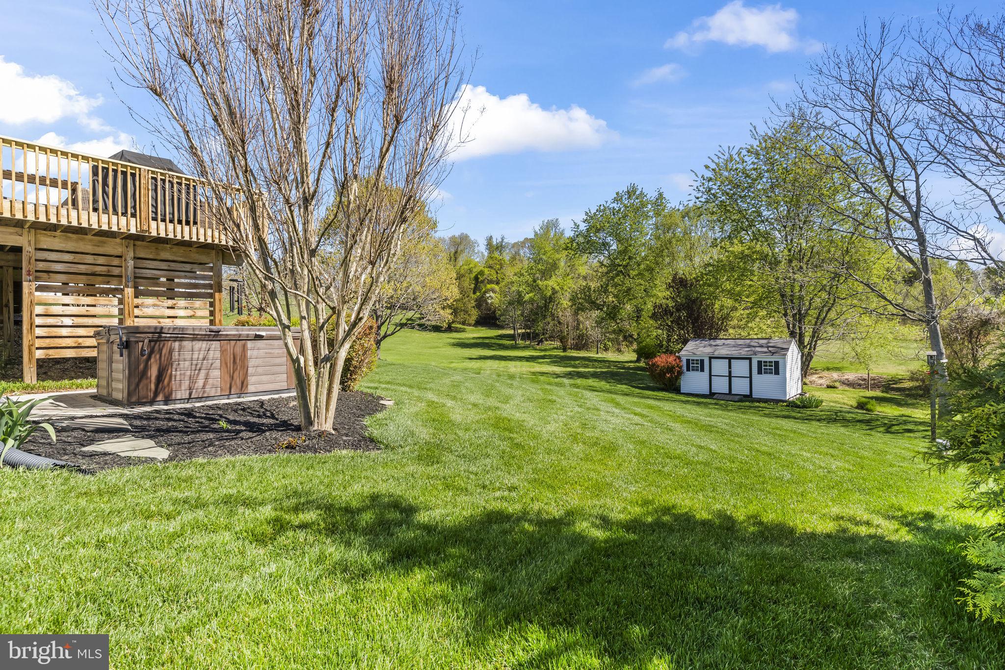 TWIN PONDS - Residential