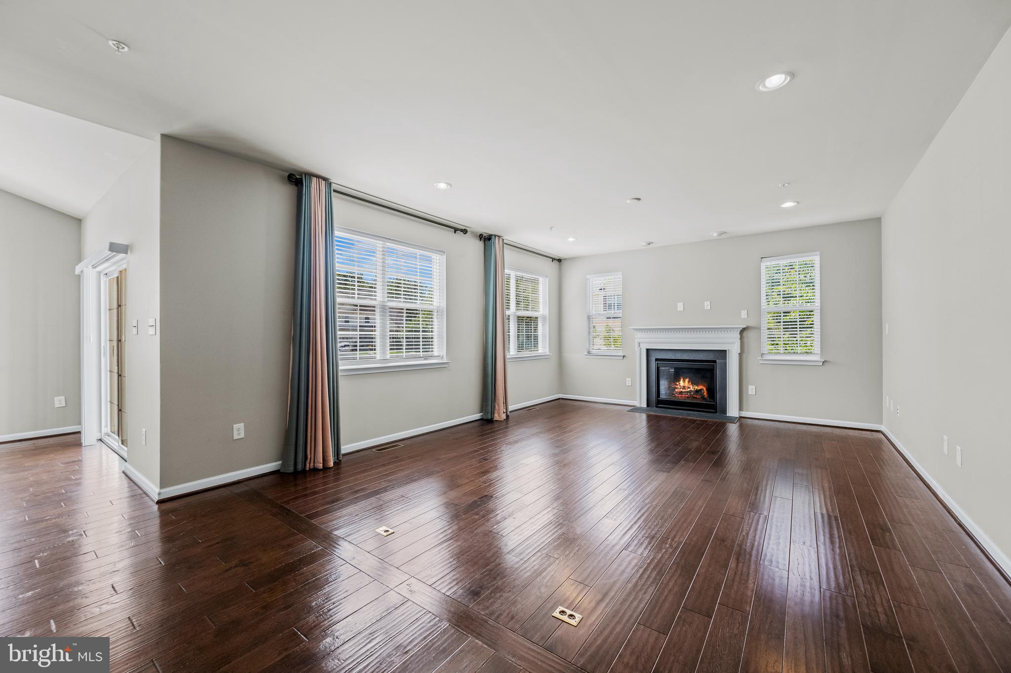 5240 FEATHERS COURT