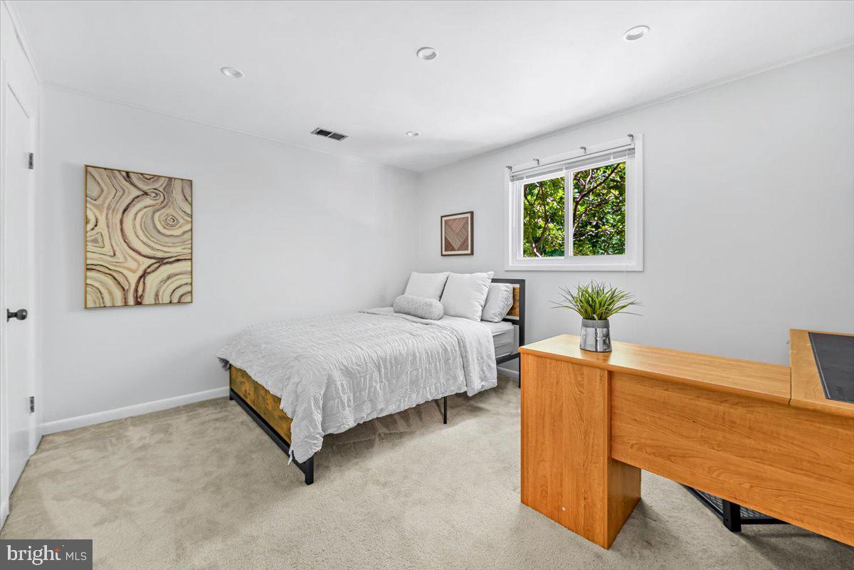 MANOR WOODS - Residential