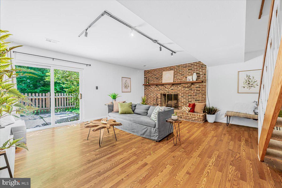 MANOR WOODS - Residential