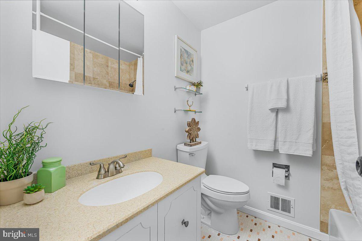 MANOR WOODS - Residential