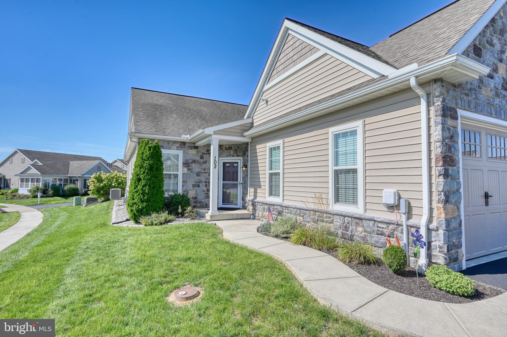 102 S VILLAGE CIRCLE