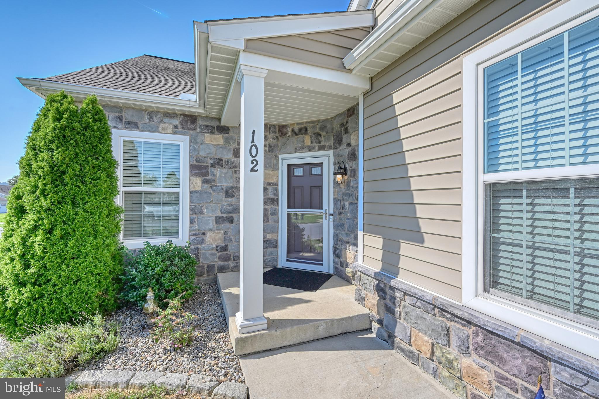 102 S VILLAGE CIRCLE