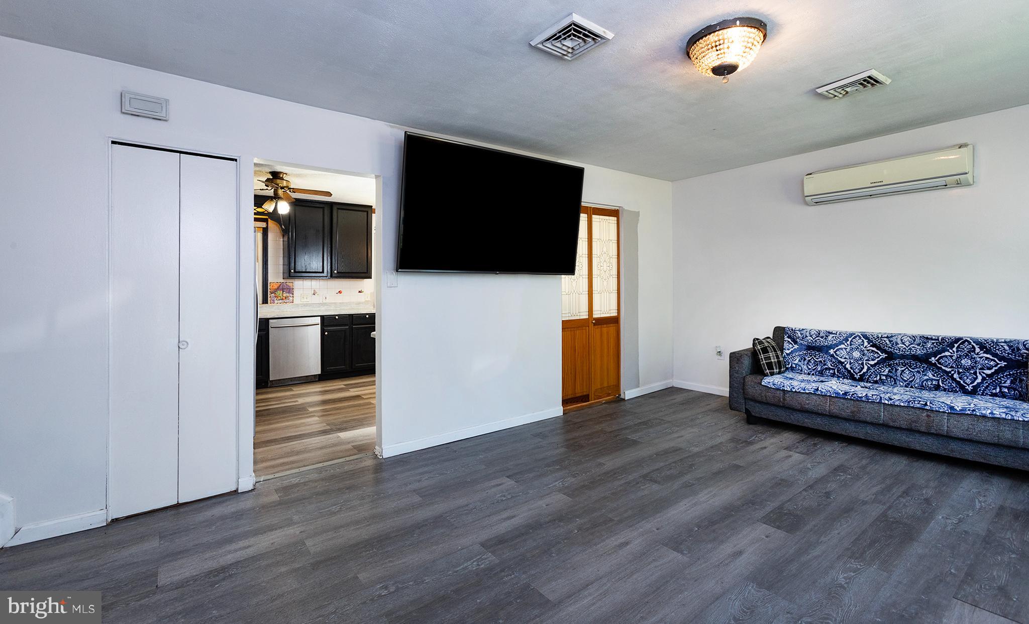 CROOKED HILL FARMS - Residential