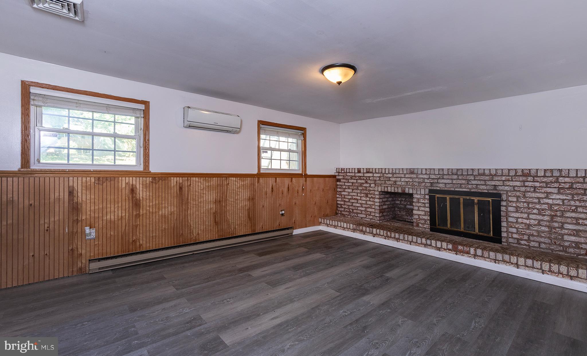 CROOKED HILL FARMS - Residential