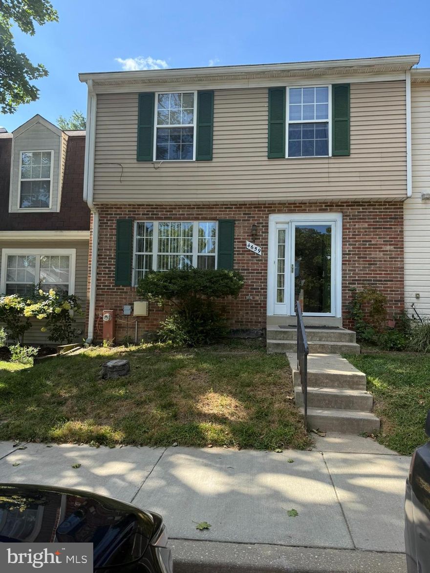 BEAUTIFUL BRICK FRONT TOWNHOME IN DORSEY HALL COMMUNITY. LARGE PRIVATE DECK, FULLY FINISHED WALKOUT BASEMENT. BRIGHT EAT-IN KITCHEN, HARDWOOD FLOORS, NEUTRAL CARPET THROUGHOUT. FRESH PAINT. EASY ACCESS TO RTE 29, 100. 95 AND BWI AIRPORT AND COMMUTE TO BALTIMORE/DC. CLOSE TO SHOPPING CTER. VACANT READY TO MOVE RIGHT IN. THE OWNER REQUESTS HIGH CREDIT ABOVE 700, APPLICATION THROUGH RENTSPREE SERVICE.