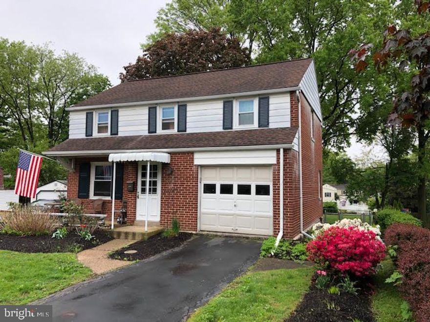 Cozy and Comfy! Great starter Home, located on the East end of town. Great location close Schools, Parks, Hospital and Major roadways.  Large fenced in rear yard with Great Shade Trees for those relaxing spring days! 1 year Home Warranty Available. Call today!