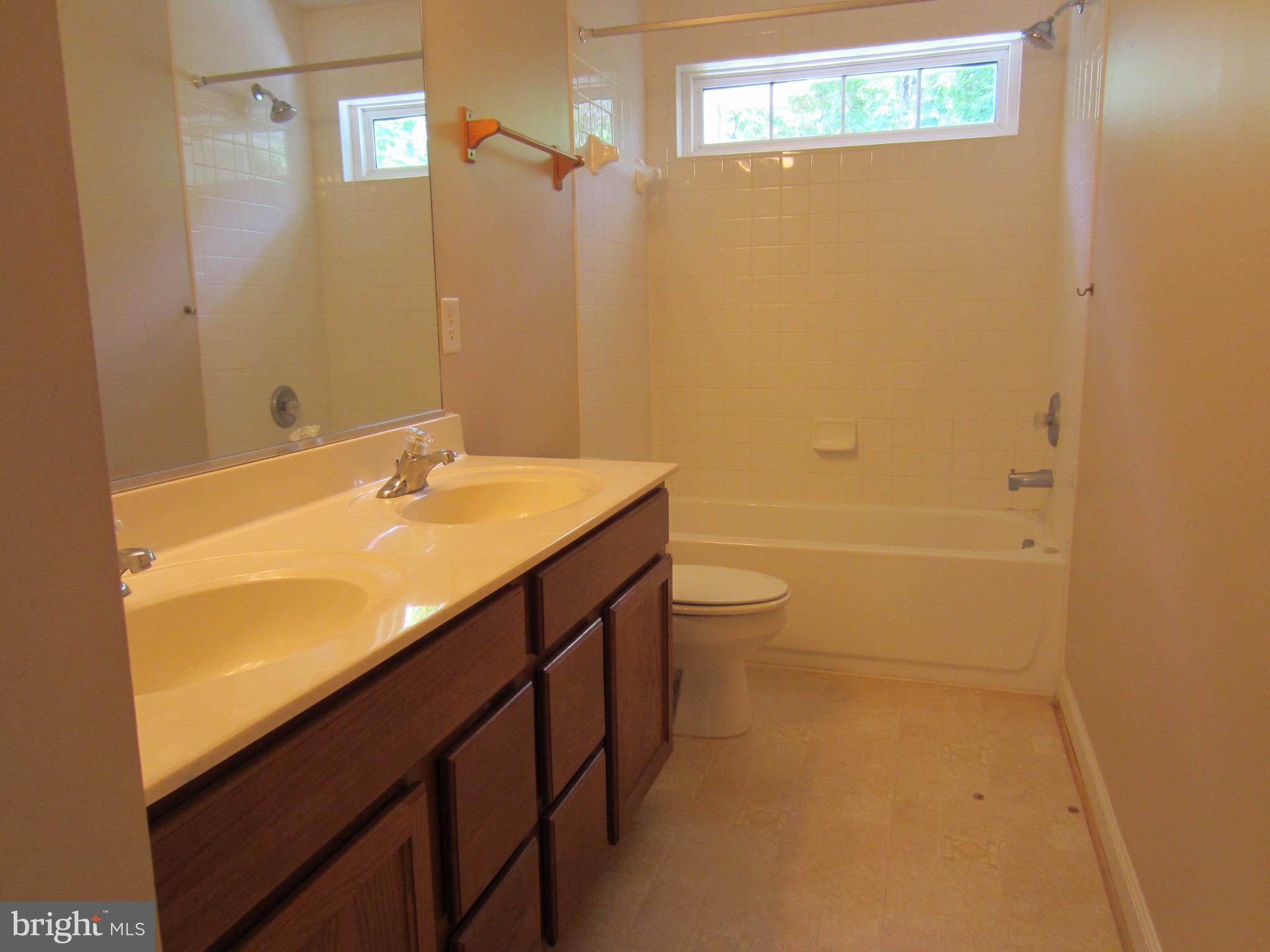 RICHLAND FOREST - Residential Lease