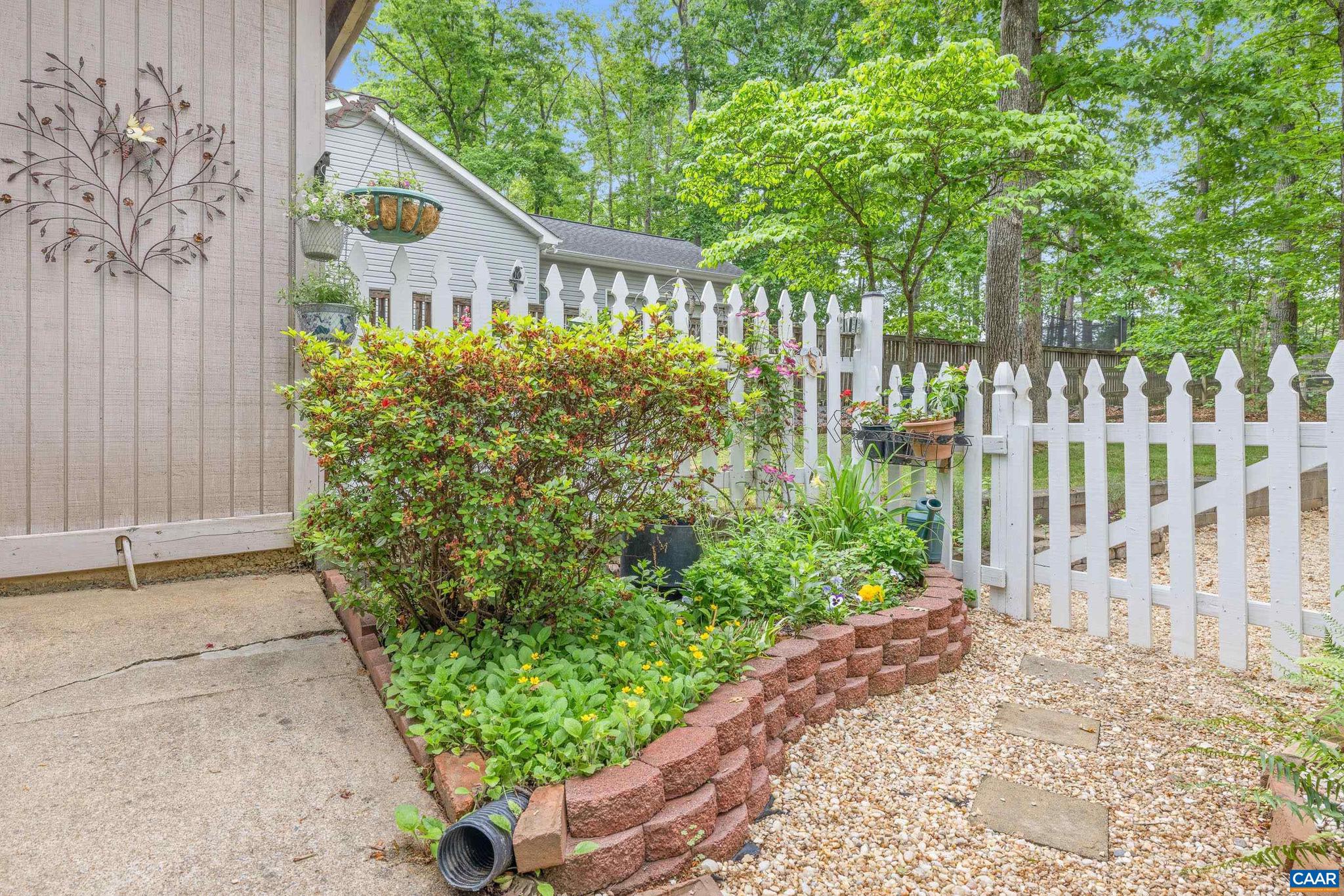 LAKE MONTICELLO - Residential
