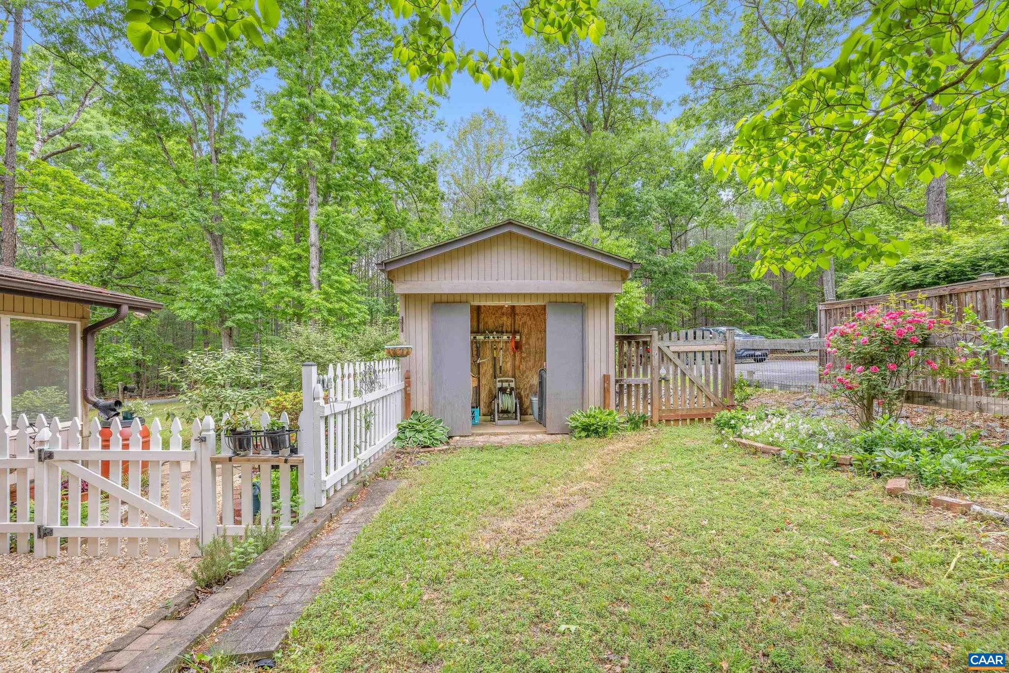 LAKE MONTICELLO - Residential