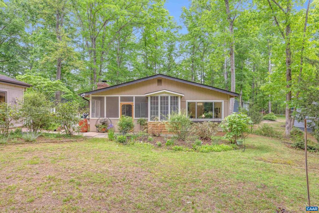 Photo of 9 Glen Burnie Rd, PALMYRA, VA 22963 (MLS # 676923)