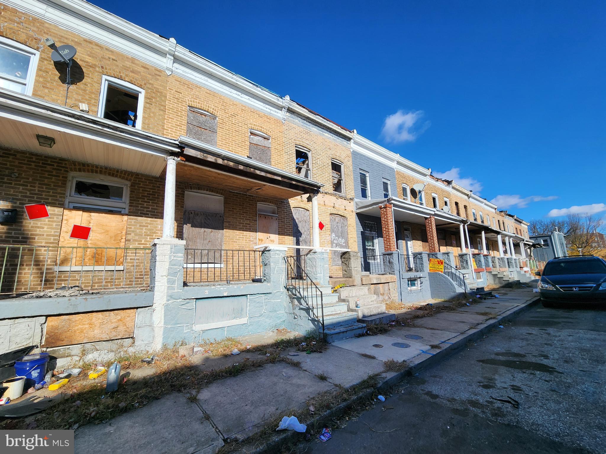 2432 E HOFFMAN STREET