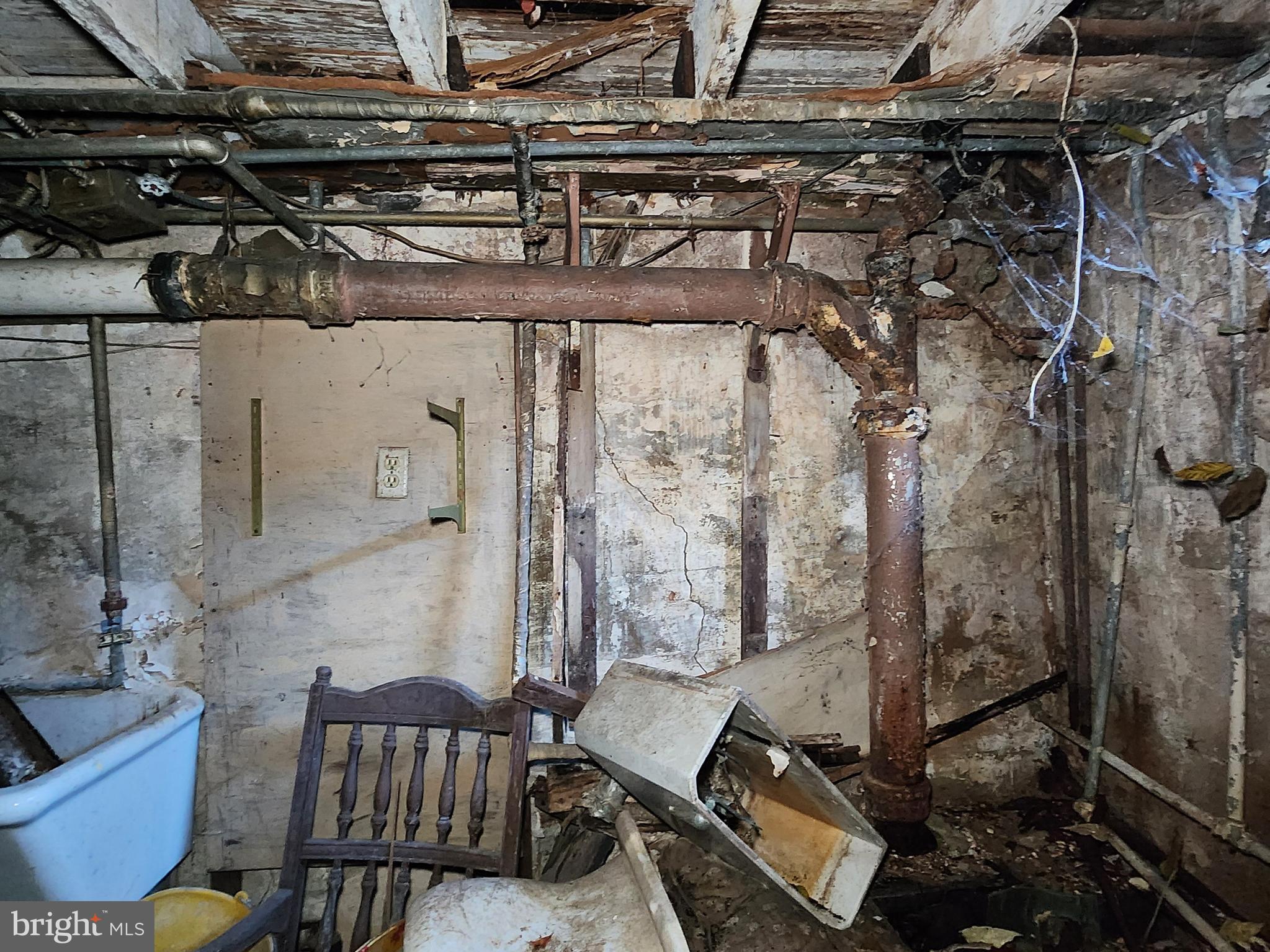 BROADWAY EAST - Residential