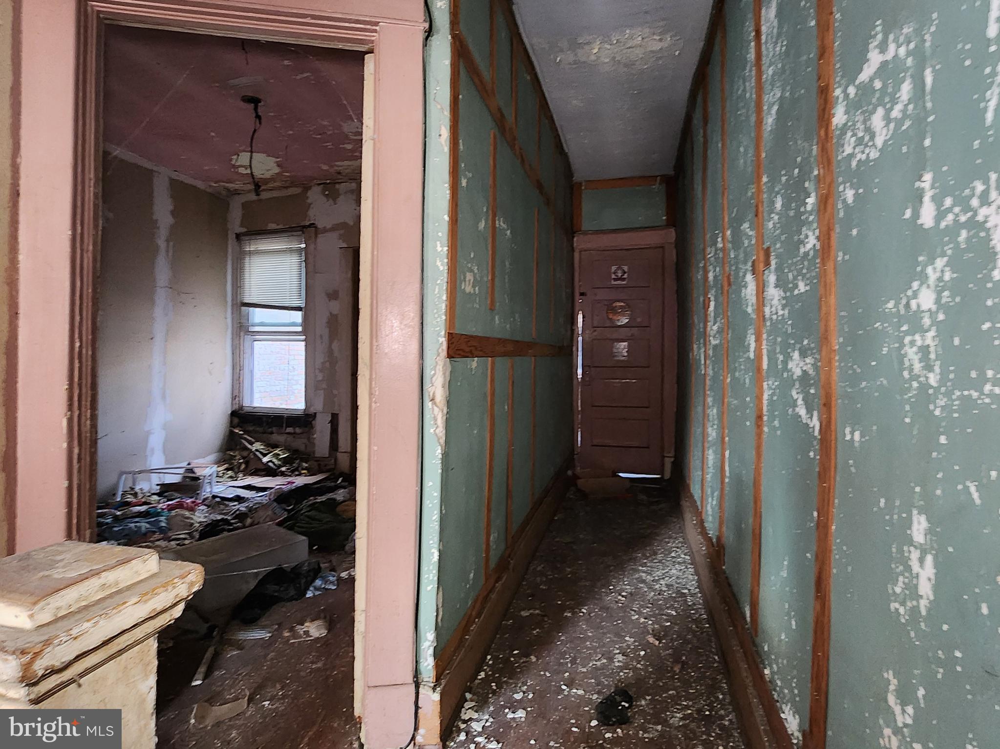 BROADWAY EAST - Residential