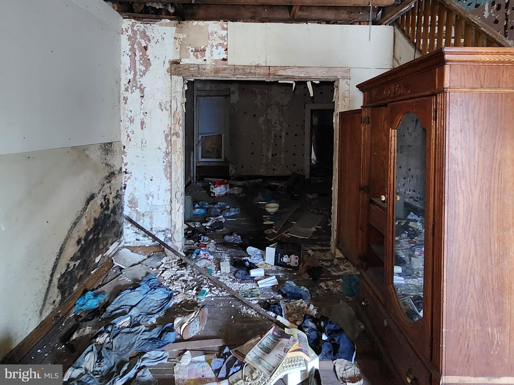 BROADWAY EAST - Residential