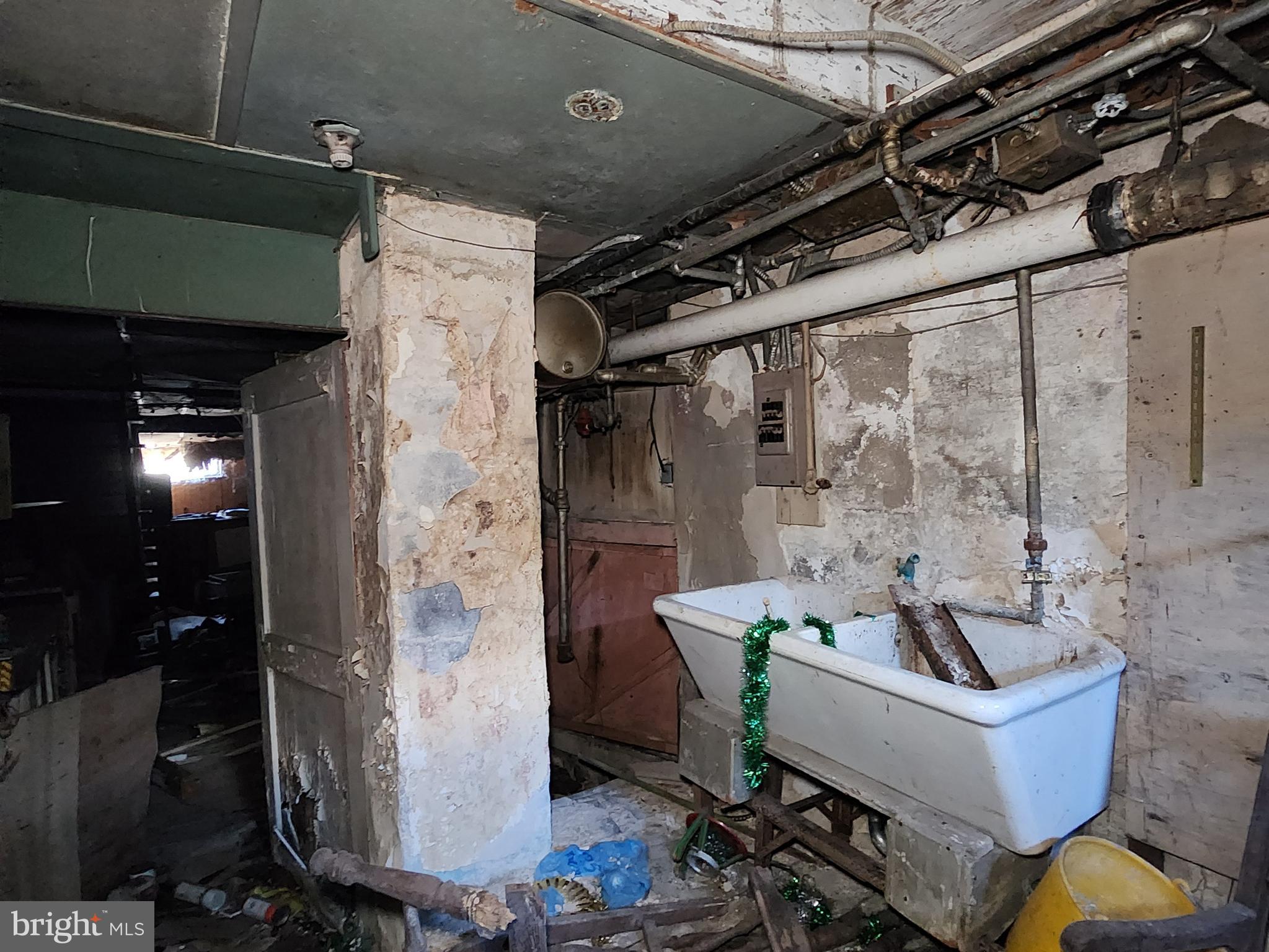 BROADWAY EAST - Residential