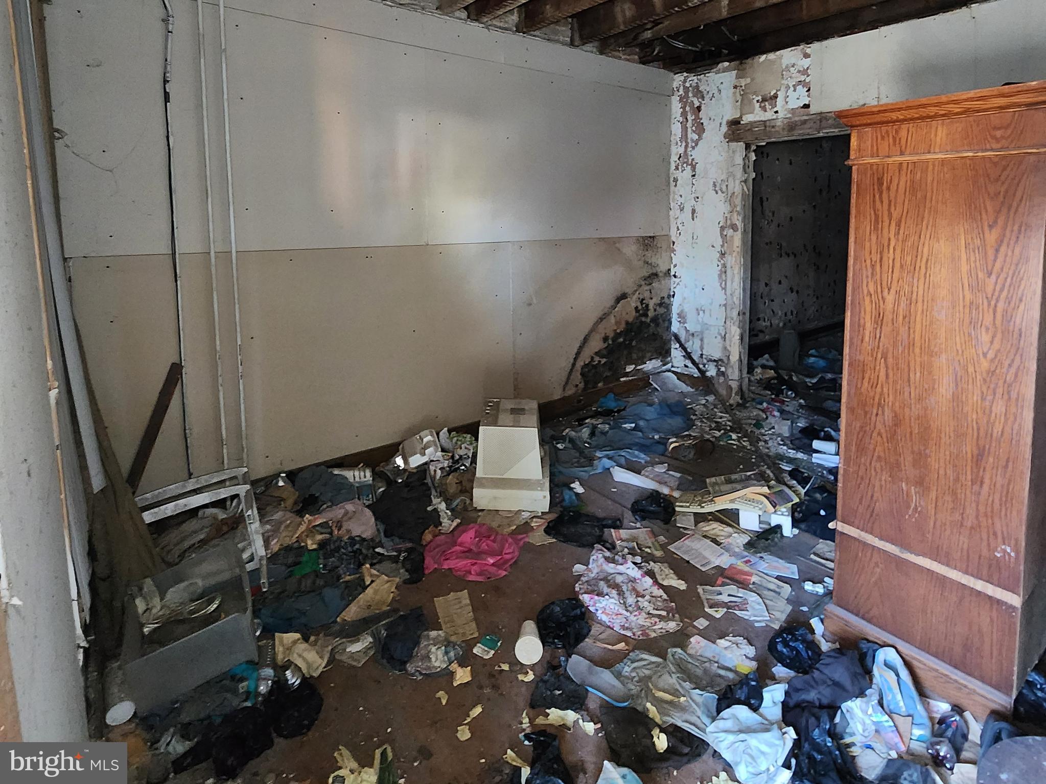 BROADWAY EAST - Residential