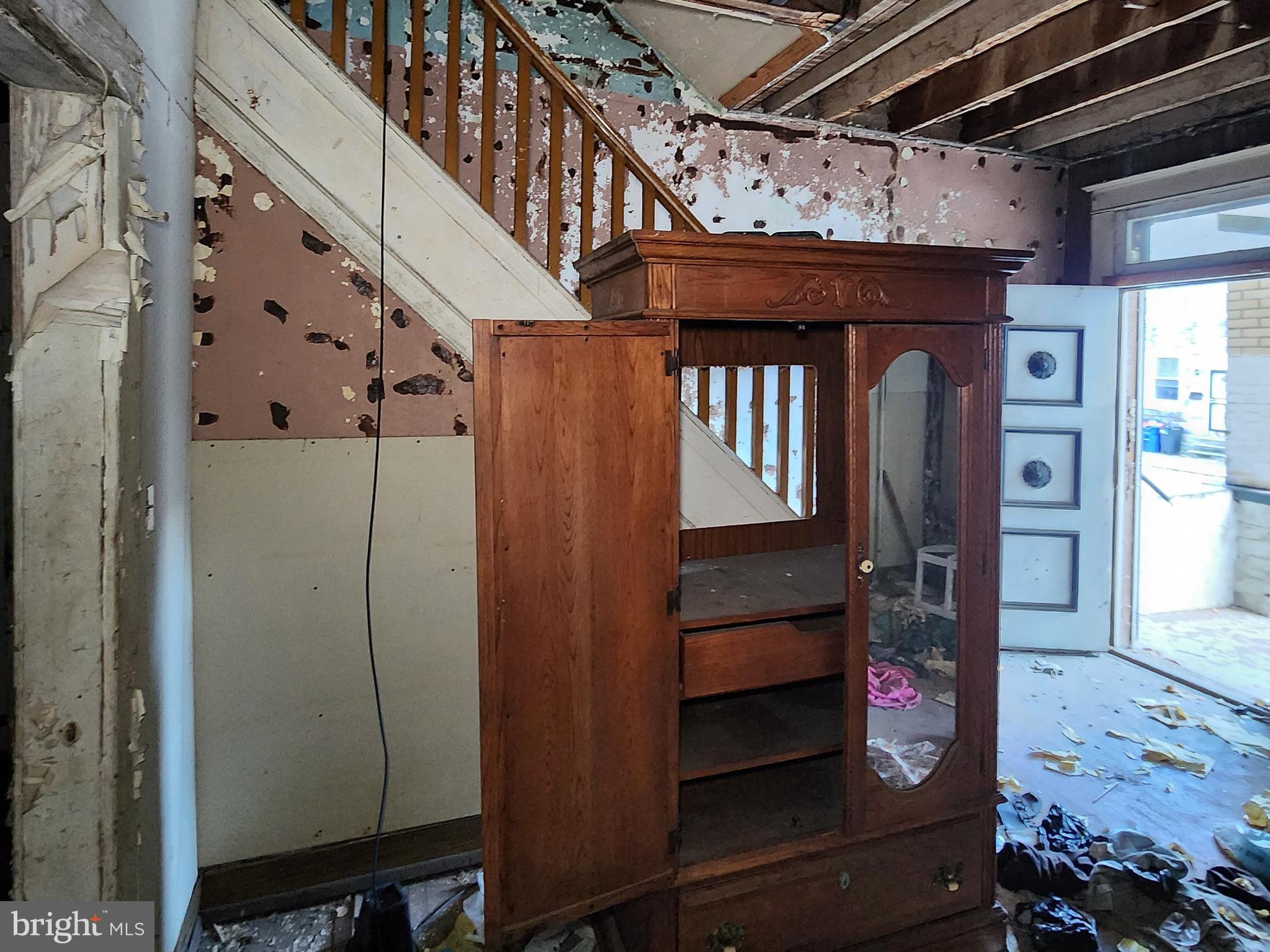 BROADWAY EAST - Residential