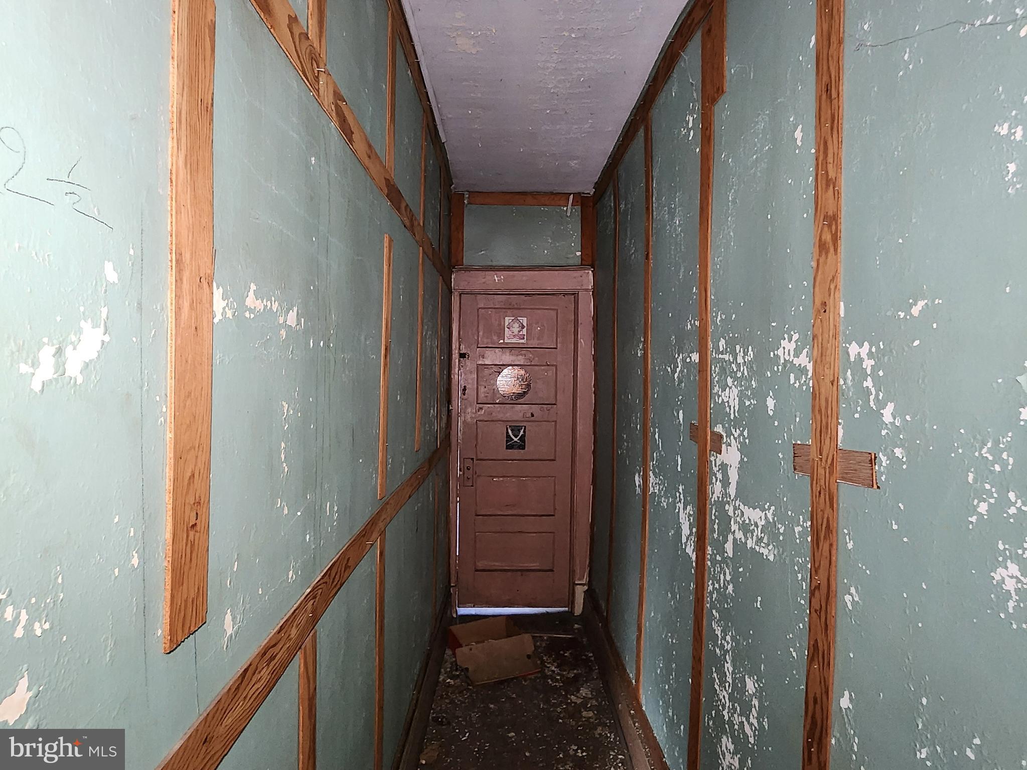 BROADWAY EAST - Residential