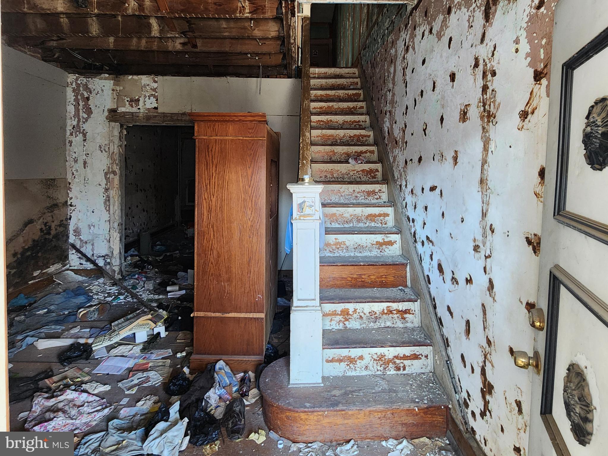 BROADWAY EAST - Residential