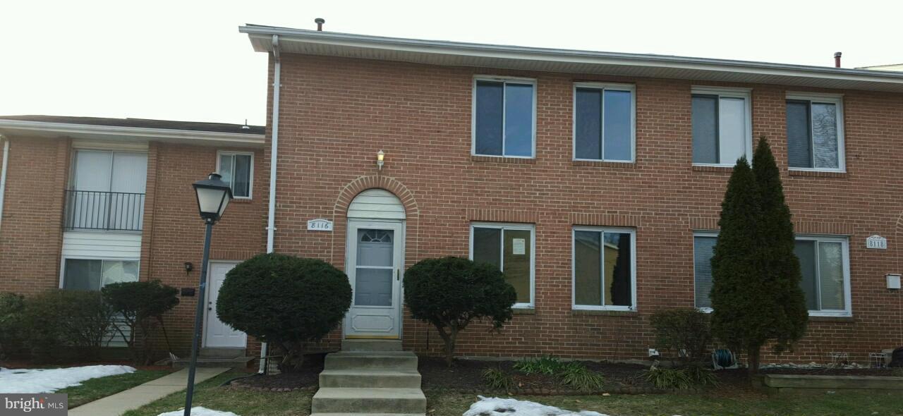 Ready to move in Townhouse Condo! Fresh paint and new carpet, walk-out basement, fenced yard. Great location, close proximity to shopping and reastaurants! First-Time Buyers, complete the HomePath Ready Buyer homeownership course and request up to 3% closing cost assistance.