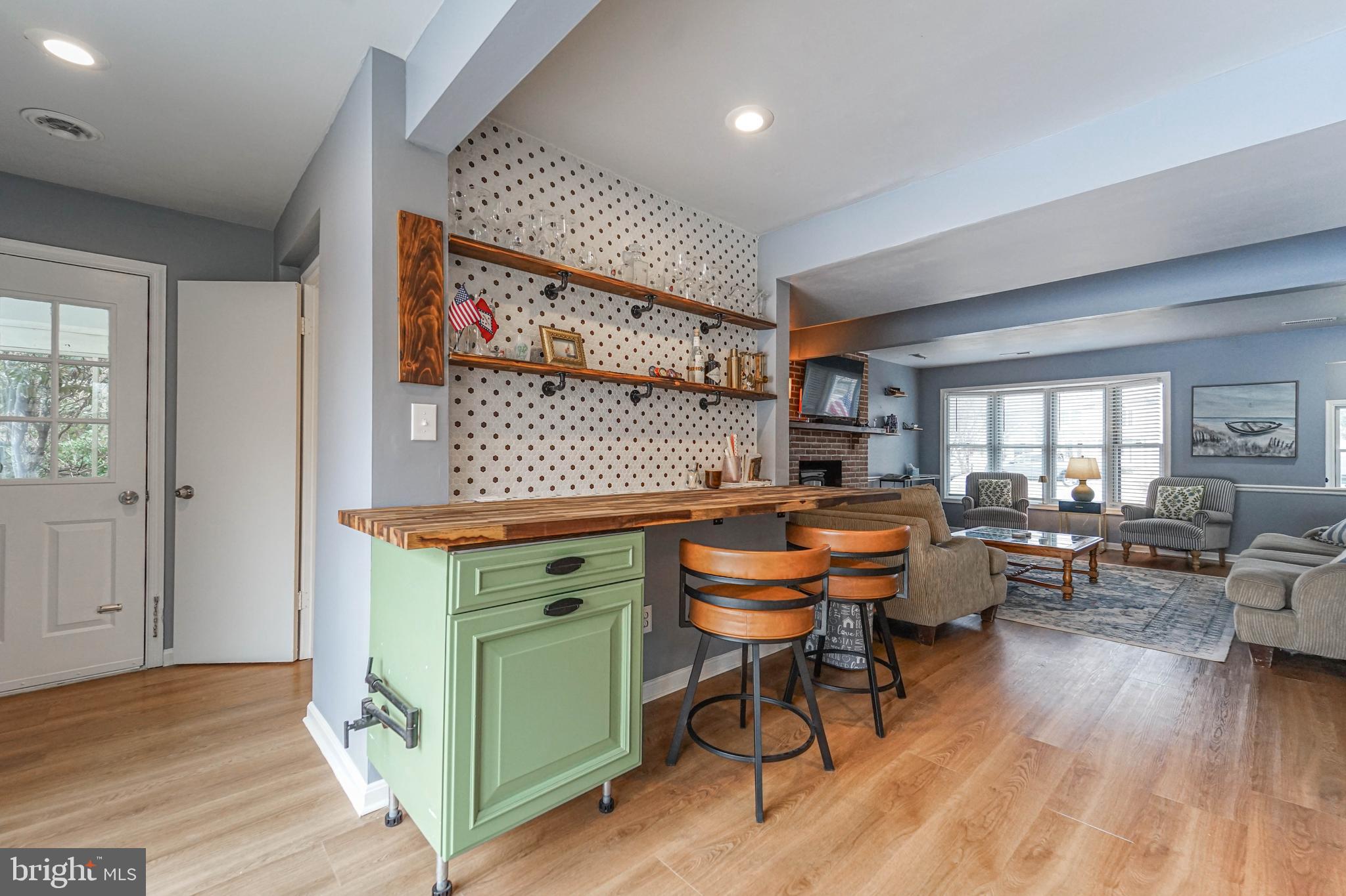 QUEEN ANNE COLONY - Residential