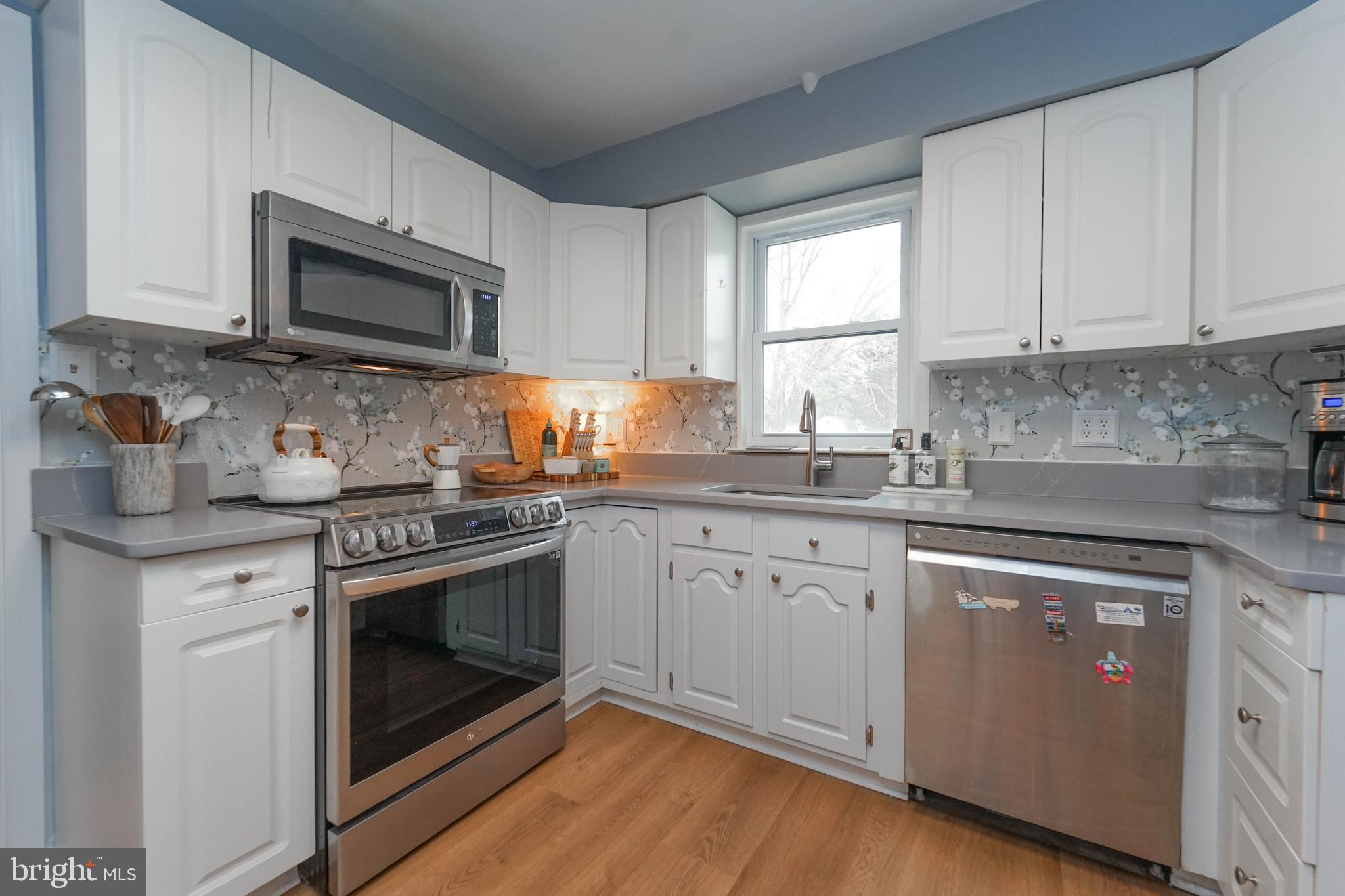 QUEEN ANNE COLONY - Residential