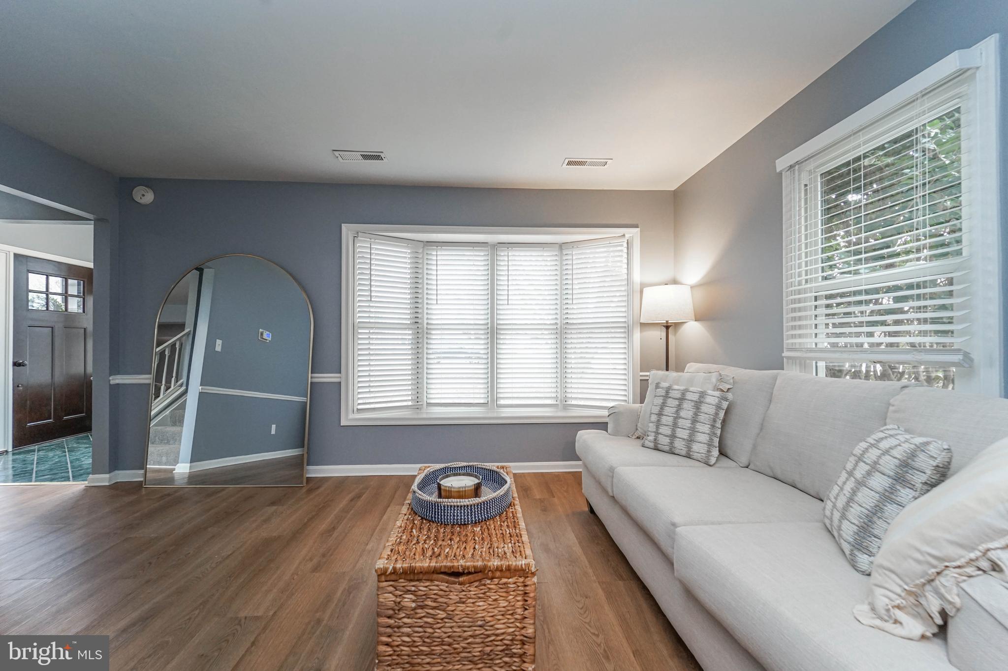 QUEEN ANNE COLONY - Residential