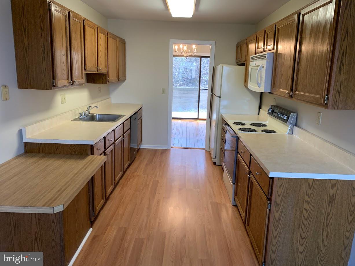 LYNETREE - Residential Lease