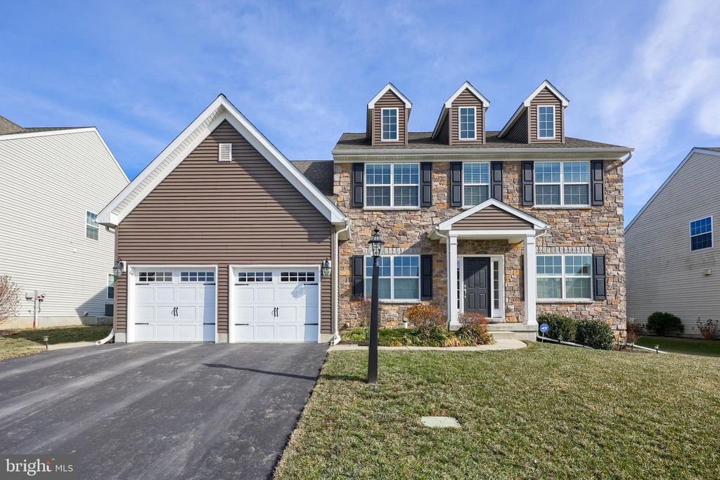 Photo of 640 Warminster Lane, LITITZ, PA 17543 (MLS # PALA2063624)
