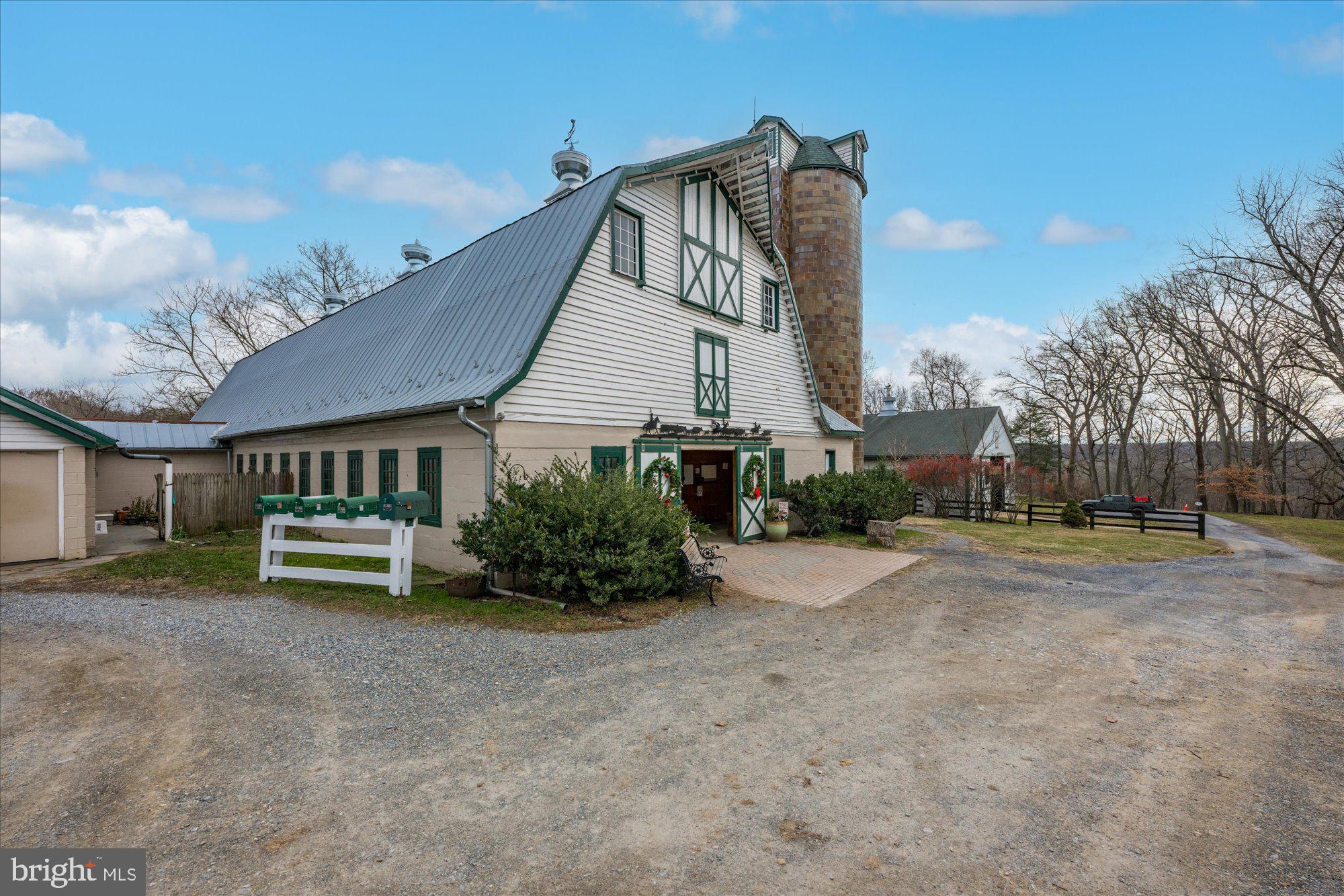 MERRY GO ROUND FARM - Residential