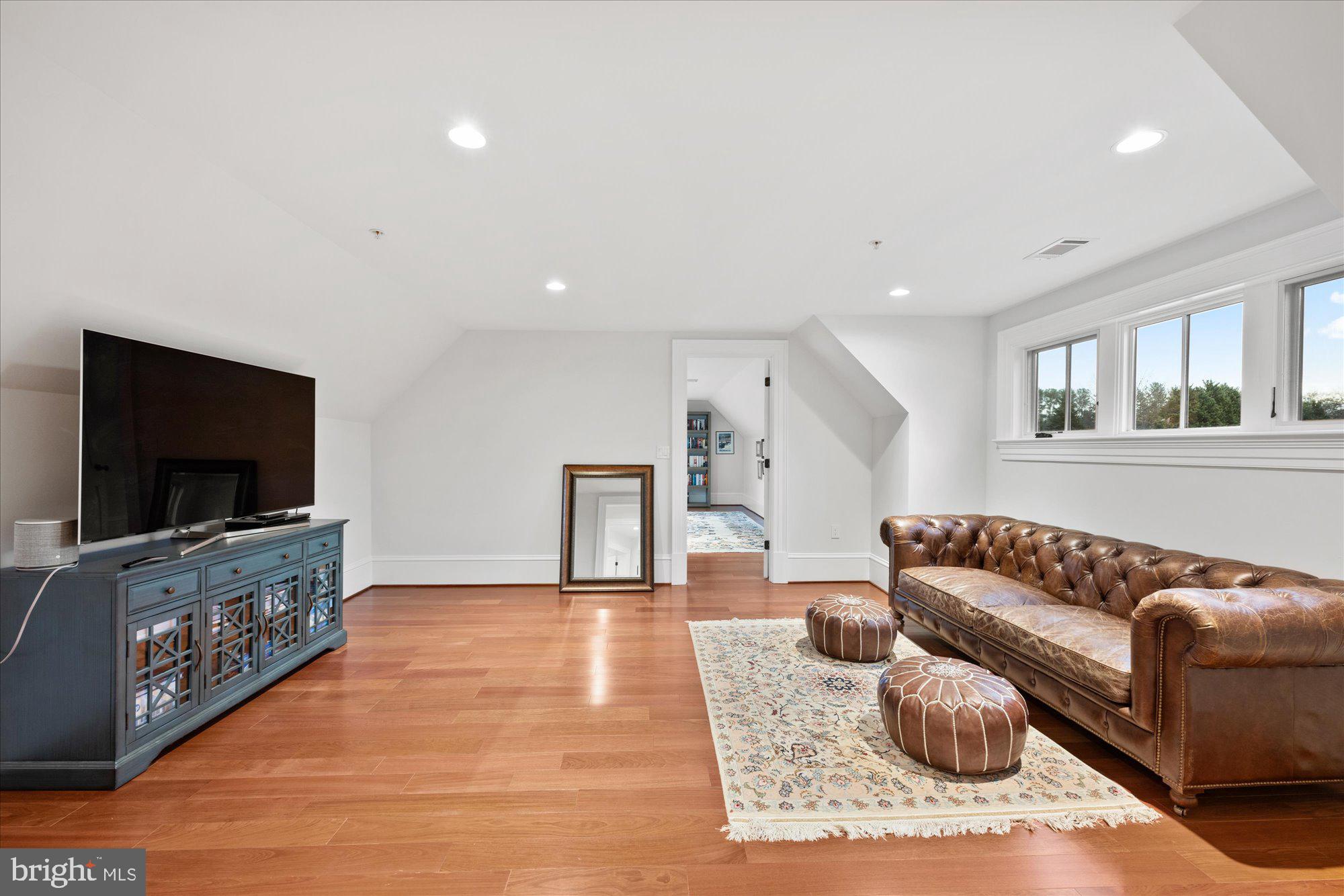 MERRY GO ROUND FARM - Residential