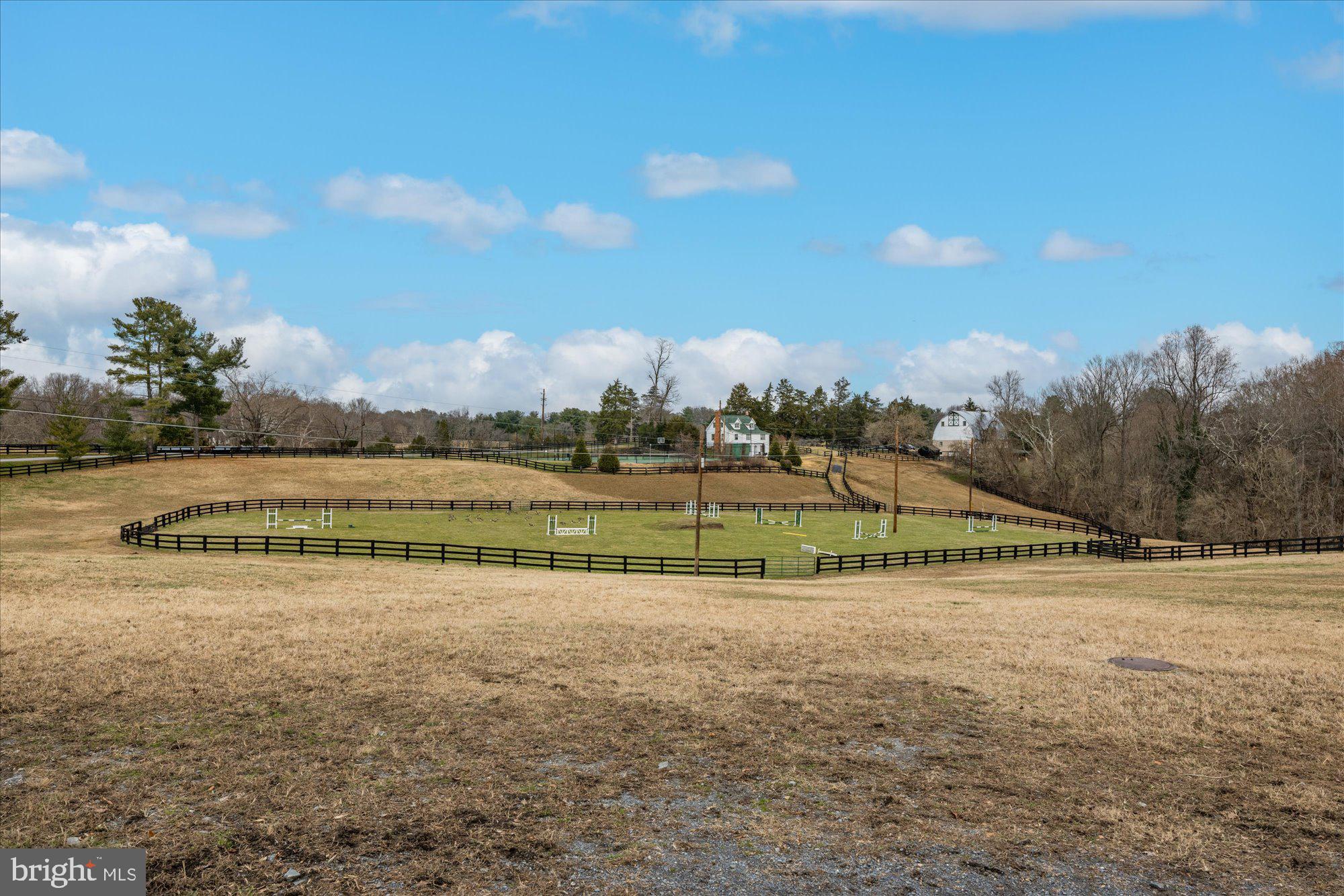 MERRY GO ROUND FARM - Residential