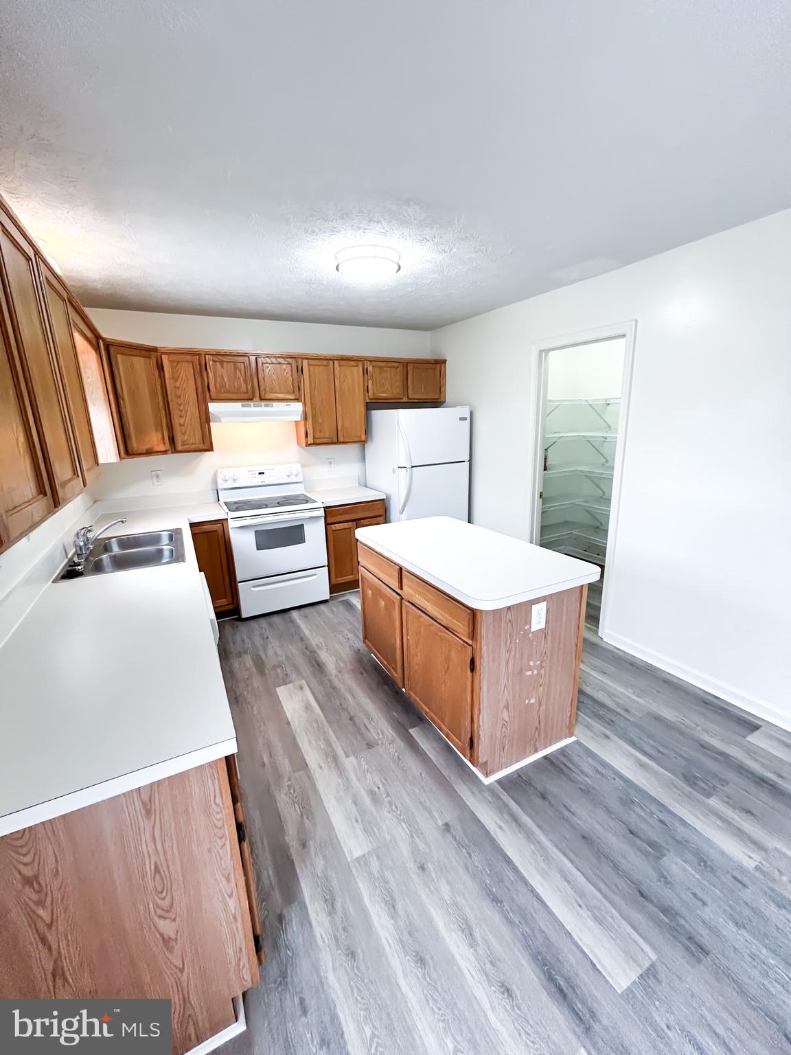 WINDSTONE - Residential Lease