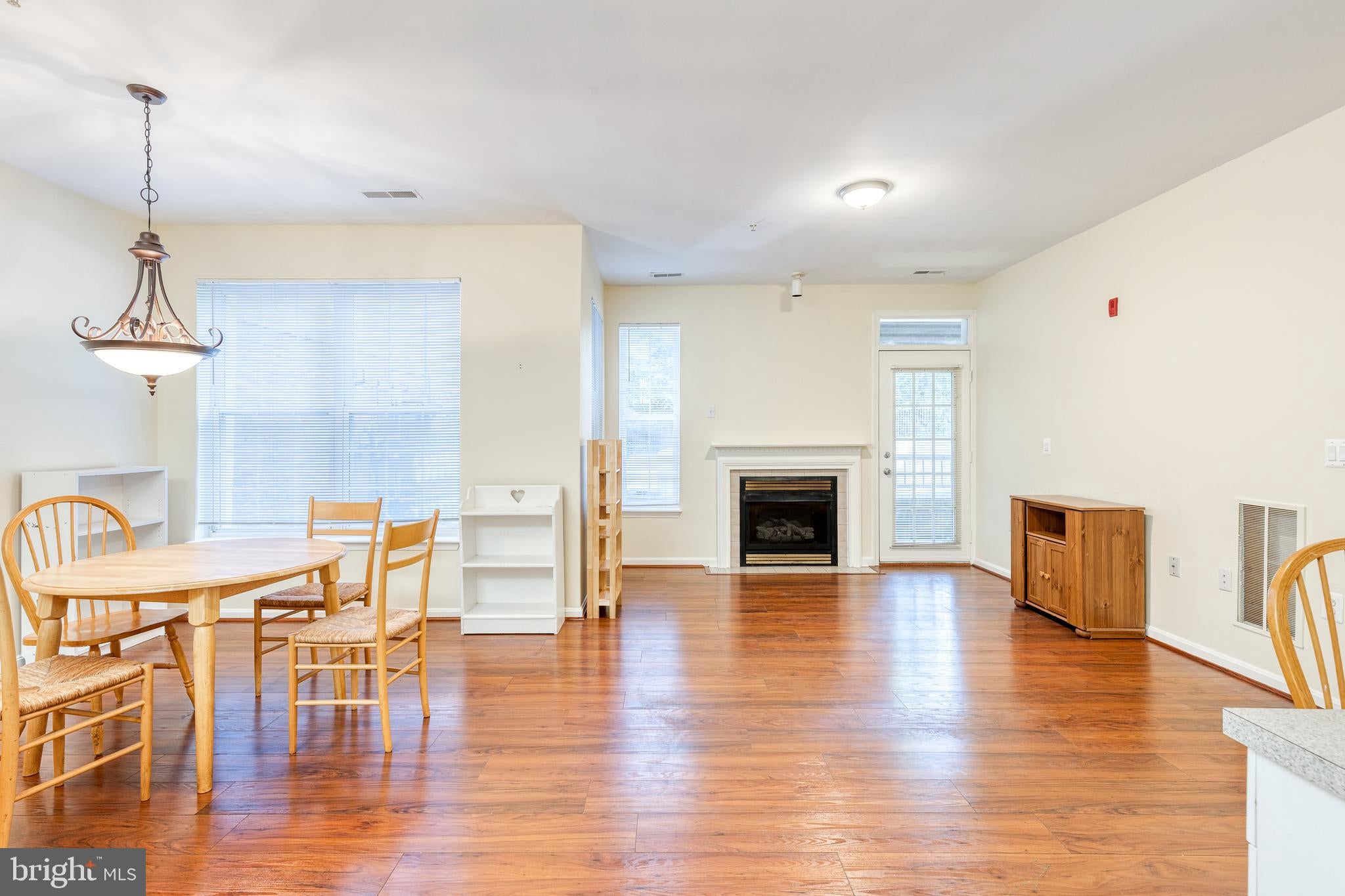 400 SYMPHONY CIRCLE 215I