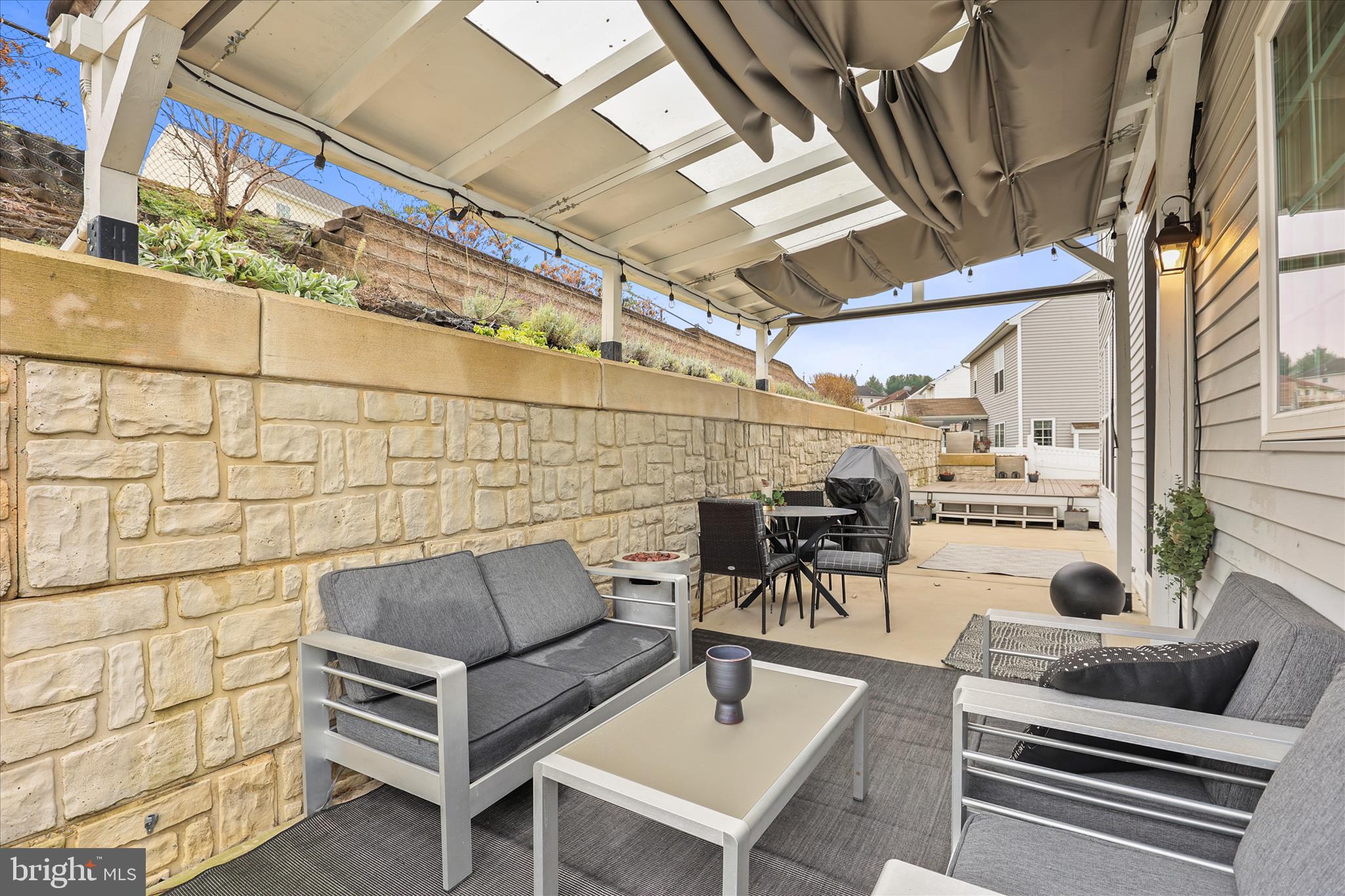 WINDSOR MEADOWS - Residential