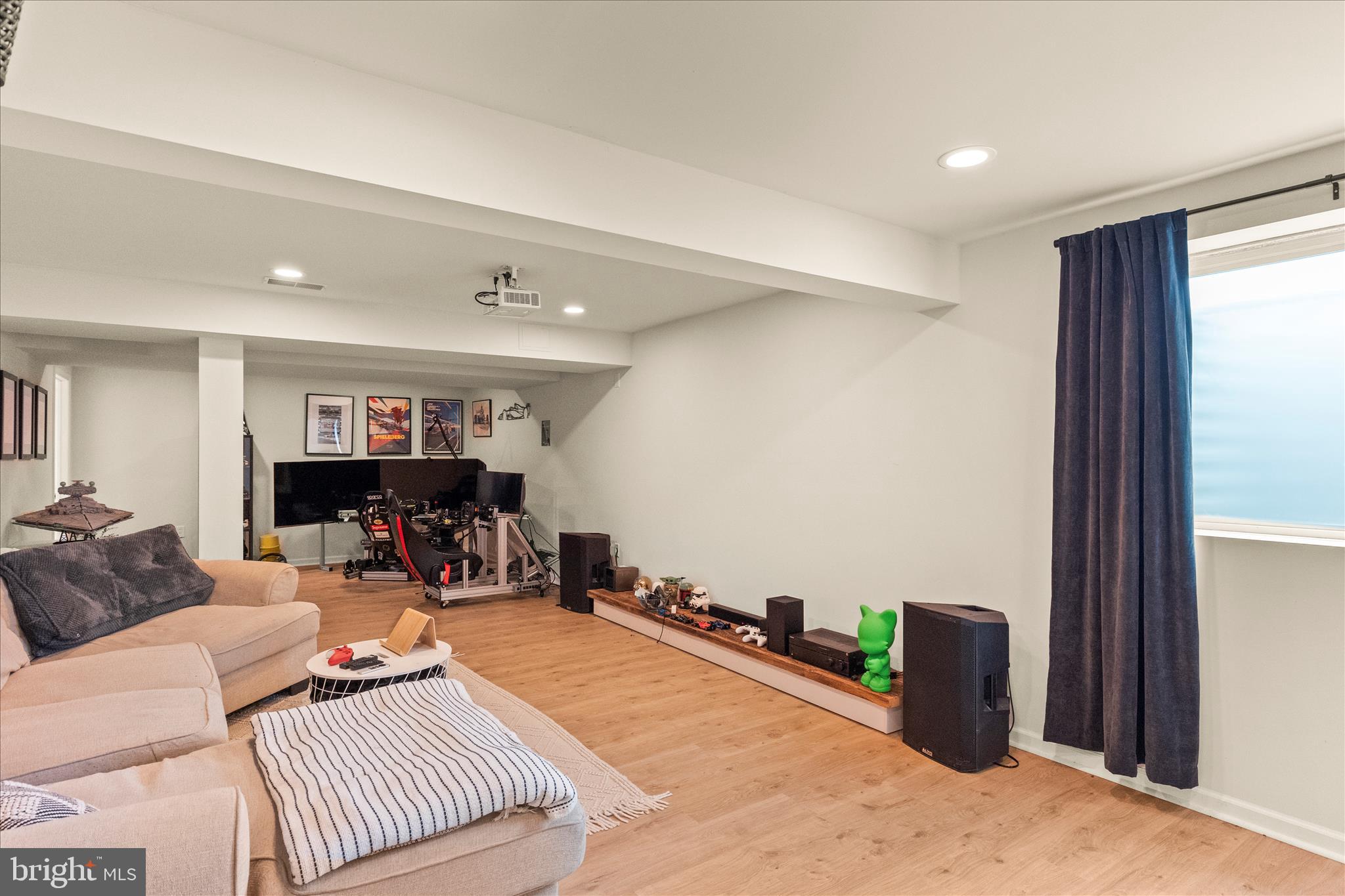 WINDSOR MEADOWS - Residential