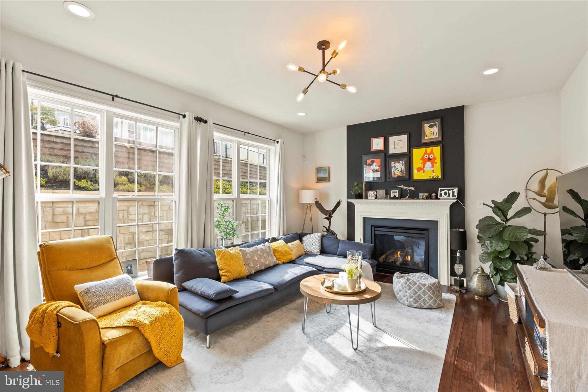 WINDSOR MEADOWS - Residential