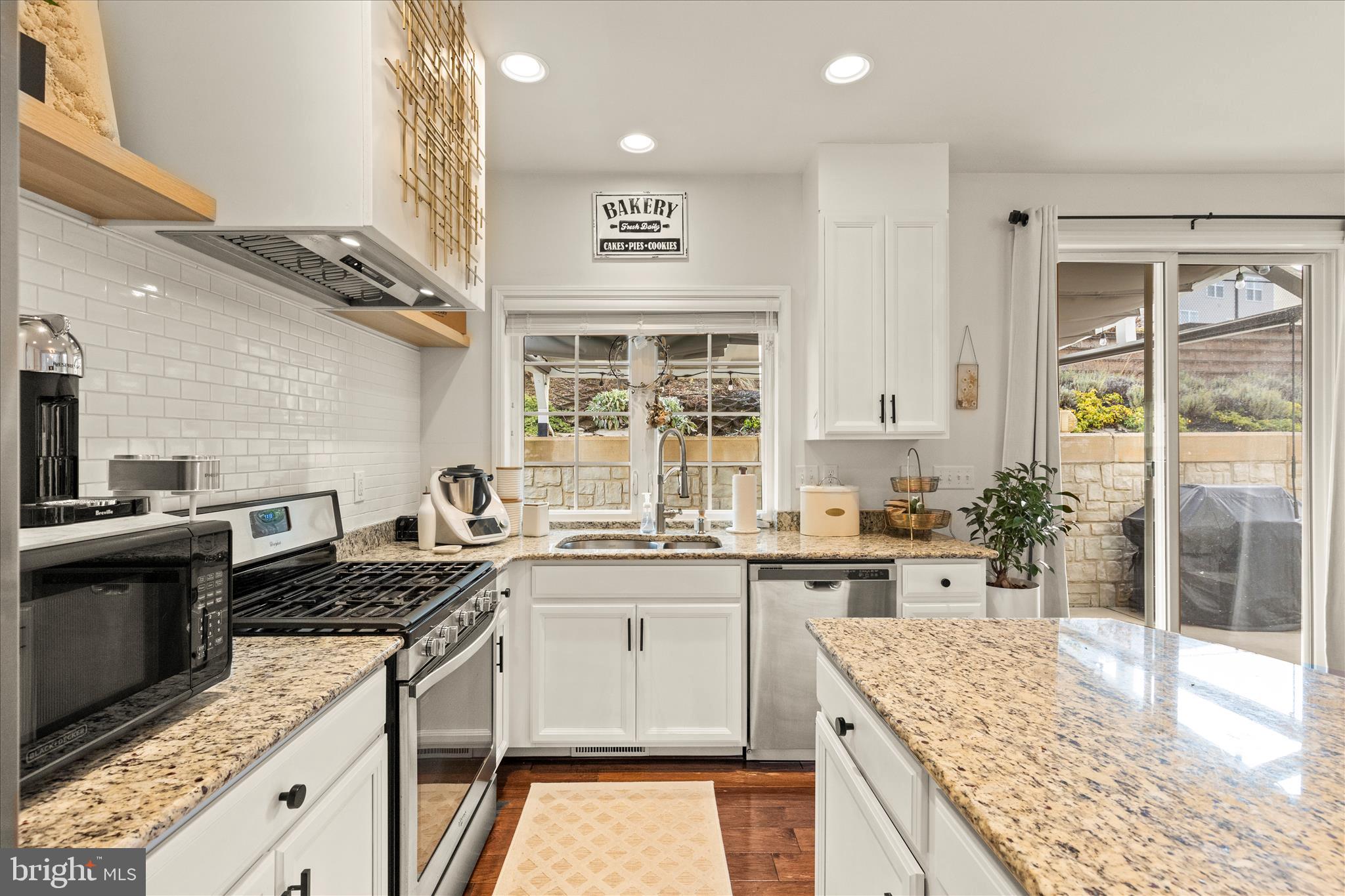 WINDSOR MEADOWS - Residential