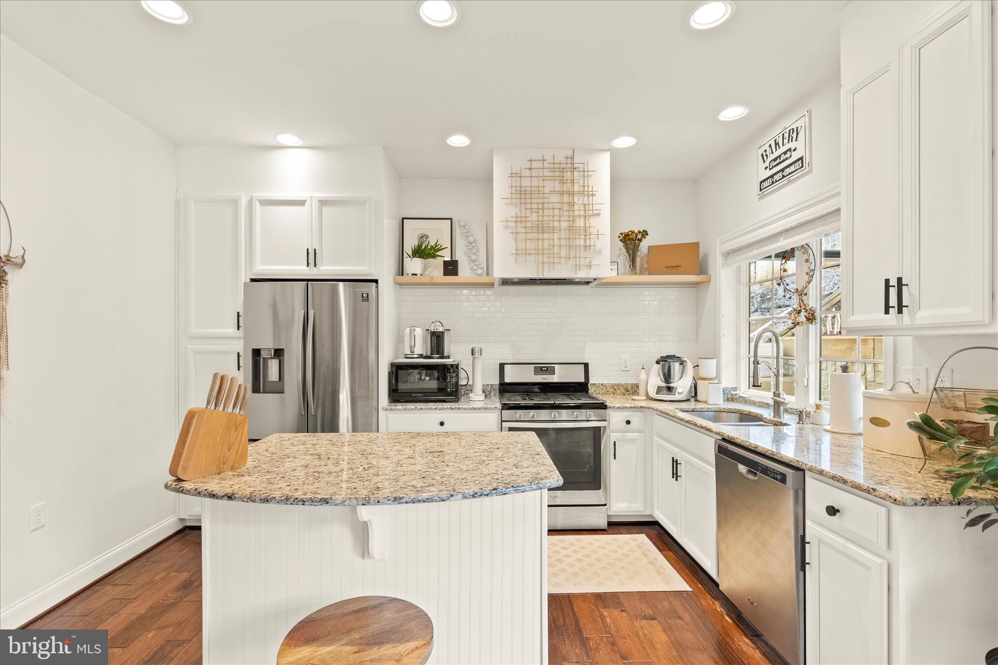 WINDSOR MEADOWS - Residential