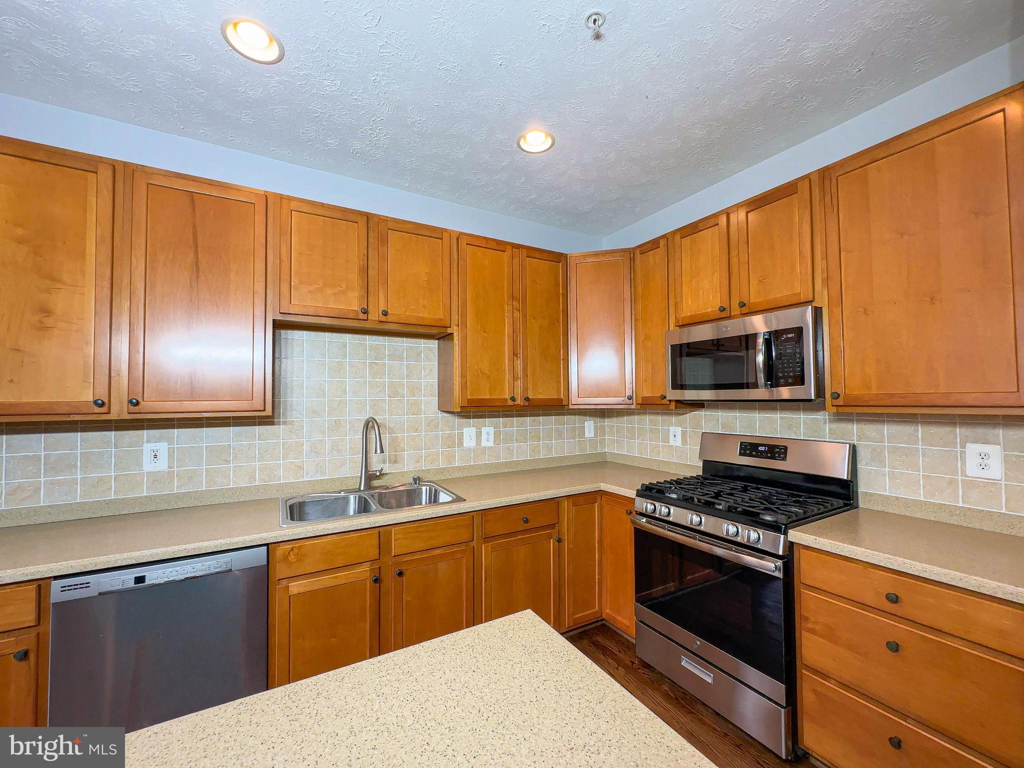 MIRAMAR LANDING - Residential Lease