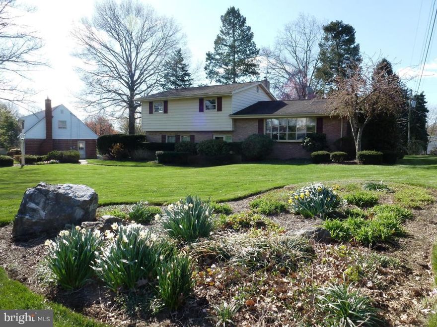 Low maintenance, well maintained and updated split in the heart of CV.  3 new bathrooms, gas heat, newer AC and water heater, hardwood floors throughout, new electric, fireplace with wood/coal insert for backup heat.  House is sited on a mature lot with a private backyard.  Pride of ownership shows on this one.  Just move in and unpack and you are good to go!