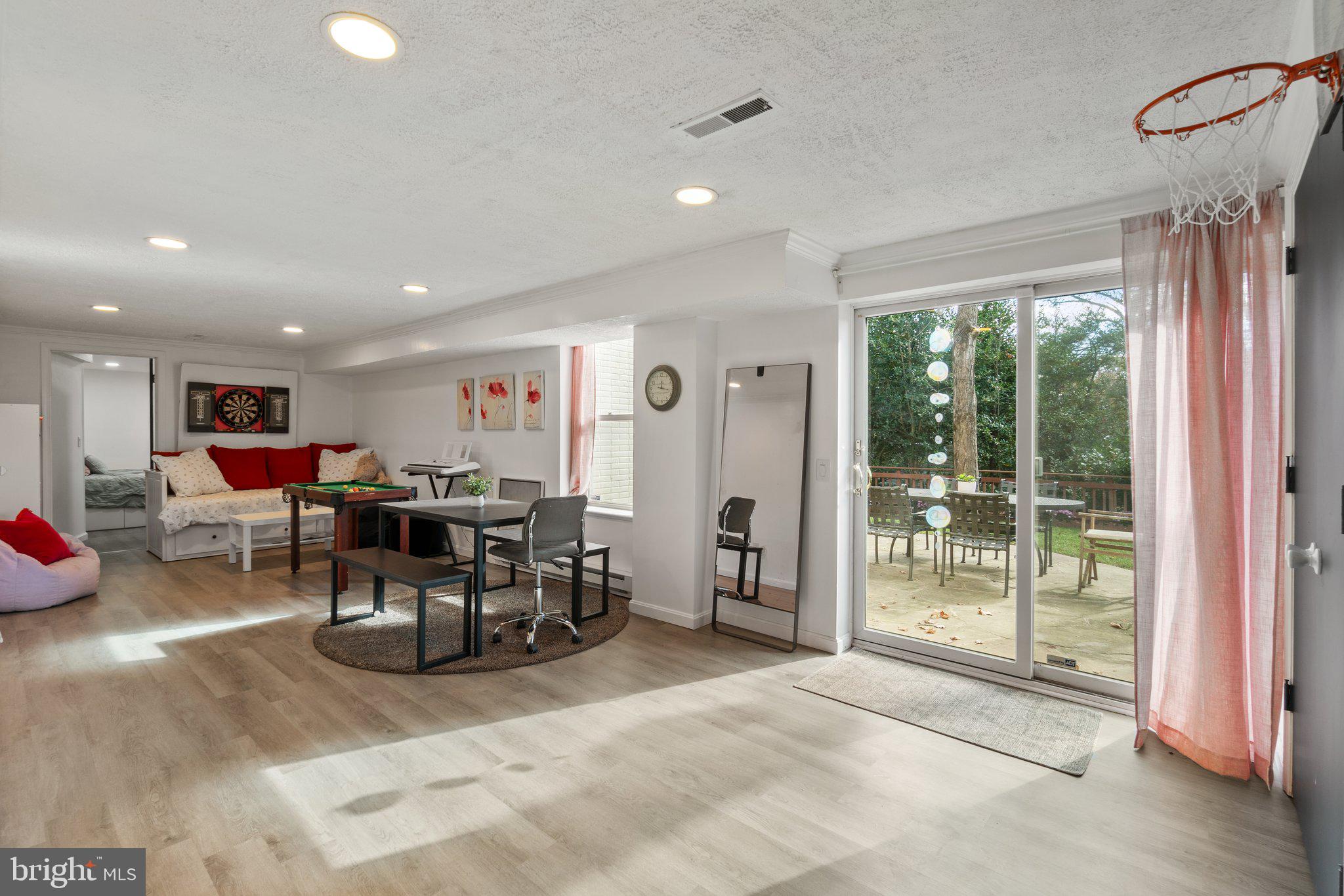 POTOMAC COMMONS - Residential