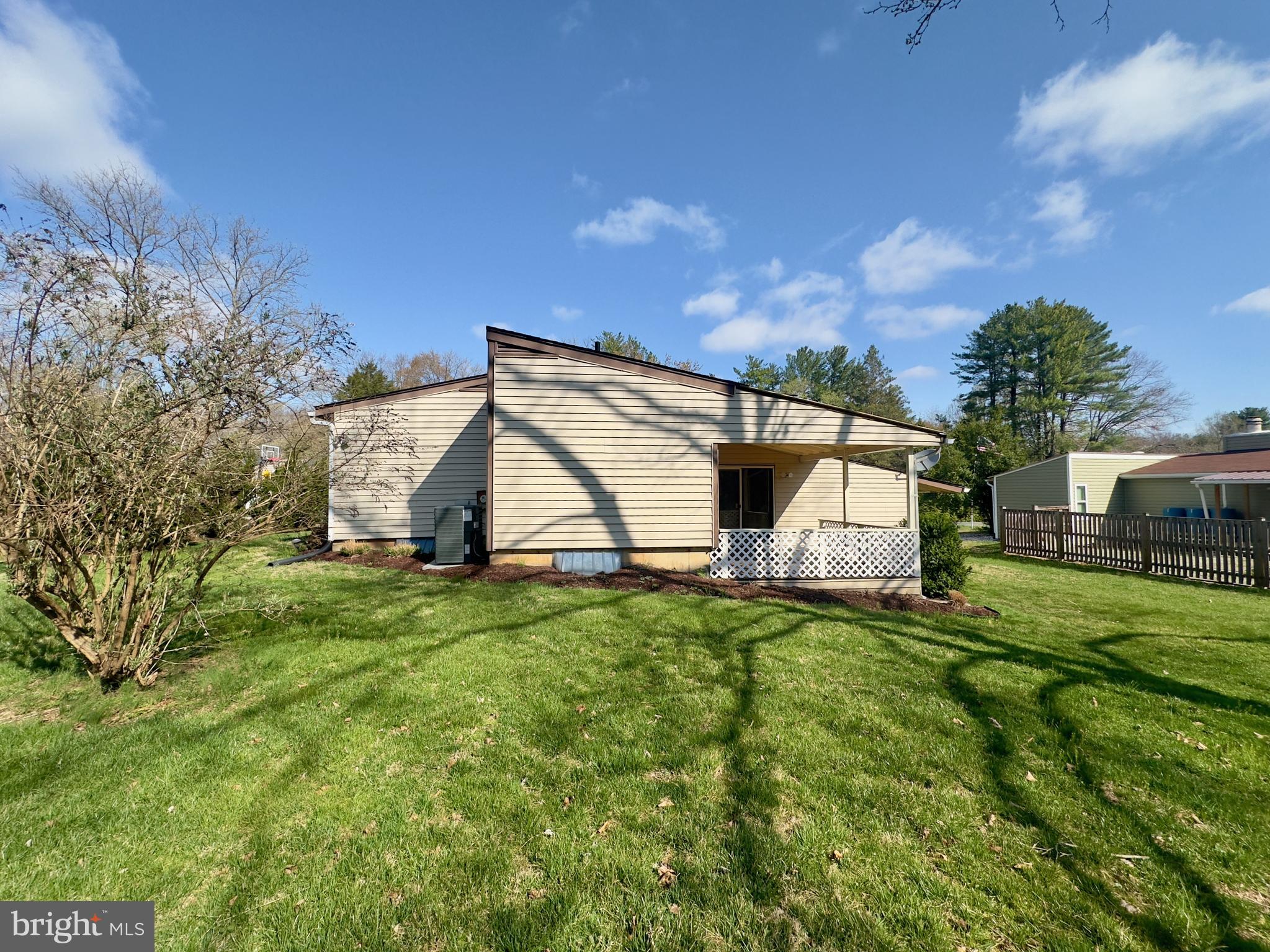 QUINCE ORCHARD KNOLLS - Residential Lease