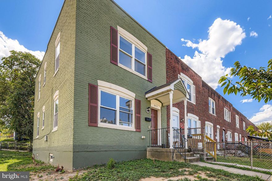 Welcome to 843 E Jeffrey, a move-in ready 3 bedroom, 1.5 bath end-of-unit rowhome on a spacious corner lot. This well-maintained home offers central HVAC, plenty of natural light, a functional layout, and modern updates throughout. Enjoy the large yard, perfect for entertaining, gardening, or outdoor activities. With its prime location and great condition, this property is ready for its next owner to move right in. Don’t miss this opportunity to own an amazing home with extra space inside and out! Schedule your tour today!