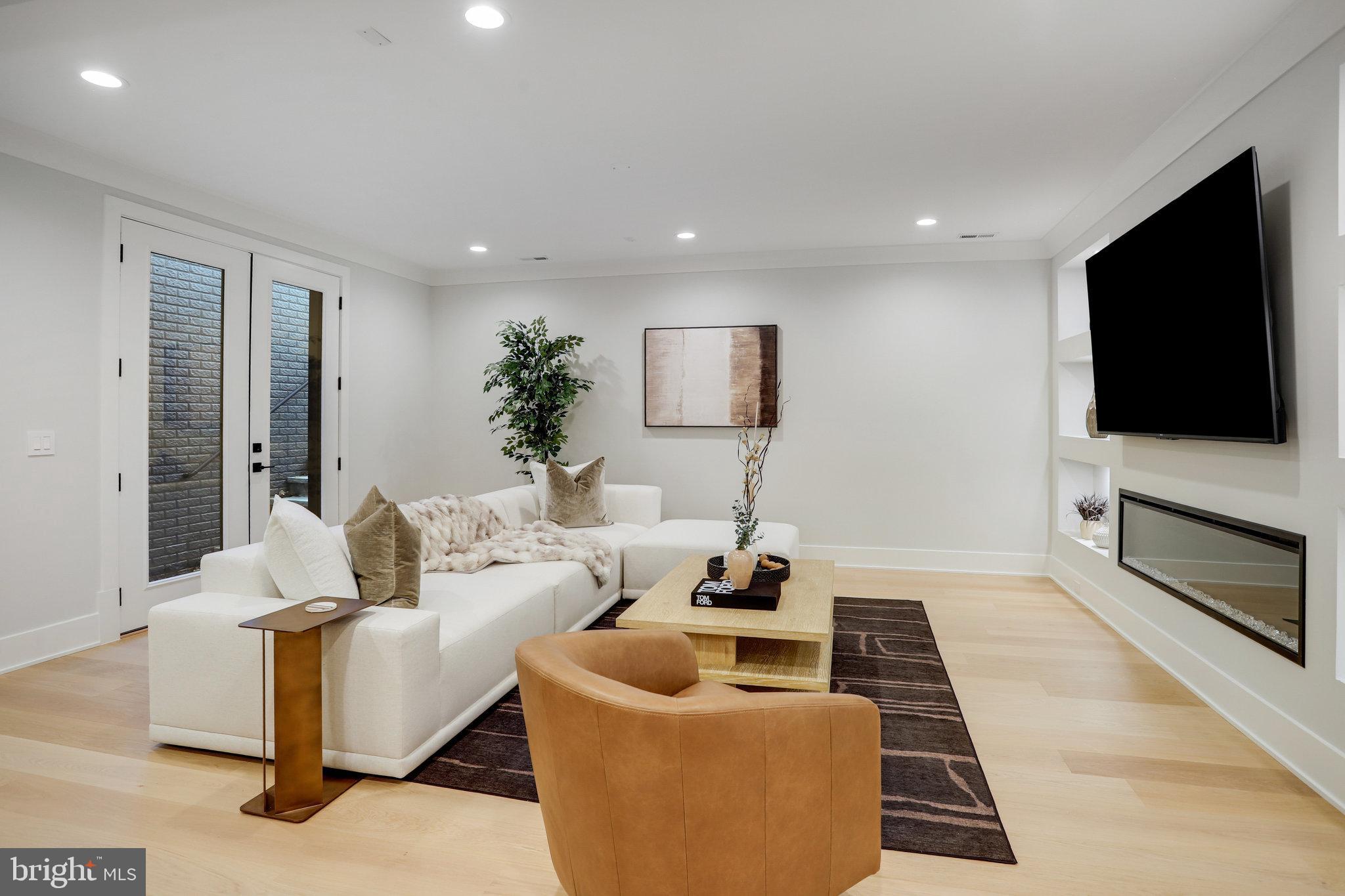 CHESTNUT KNOLLS - Residential