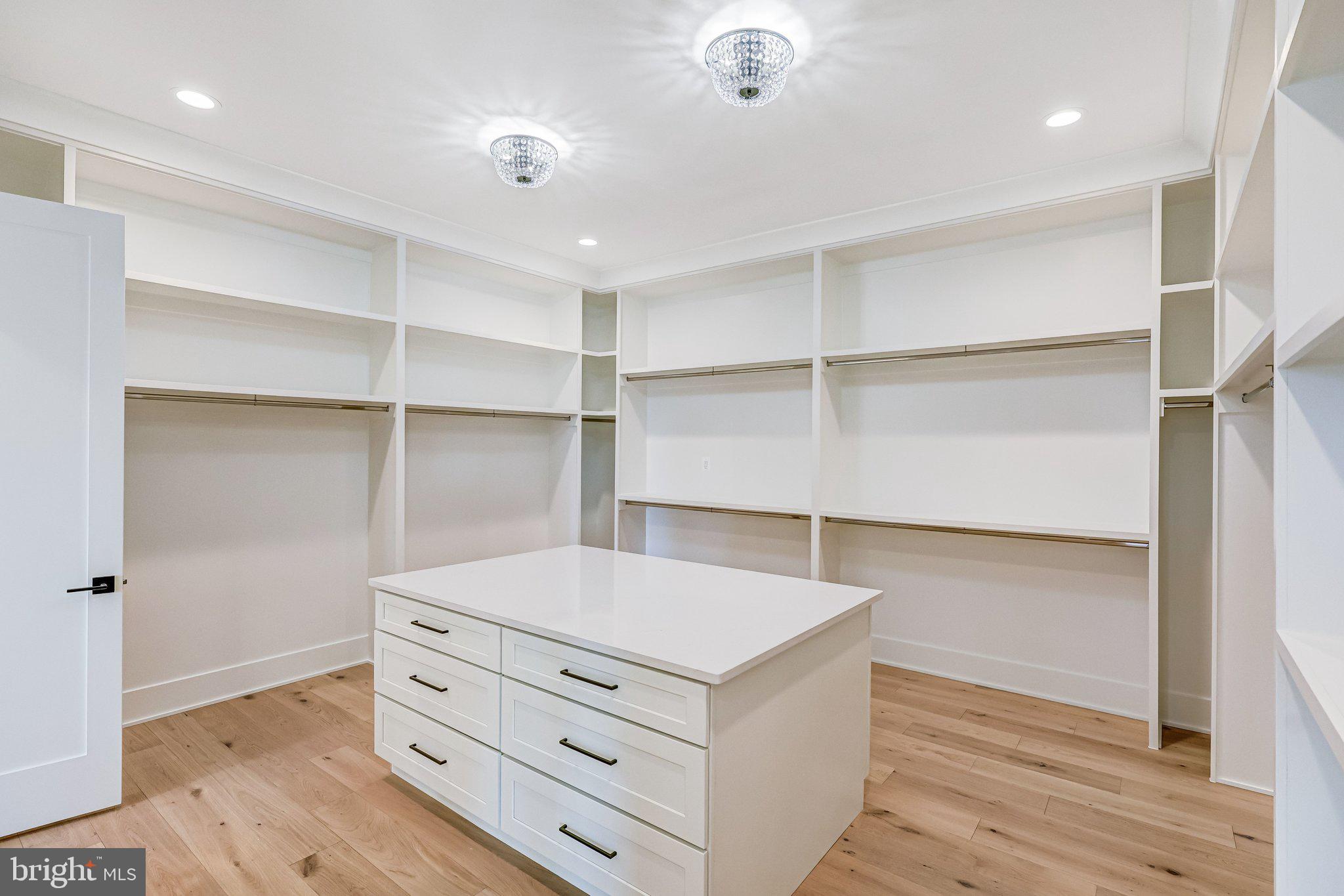 CHESTNUT KNOLLS - Residential